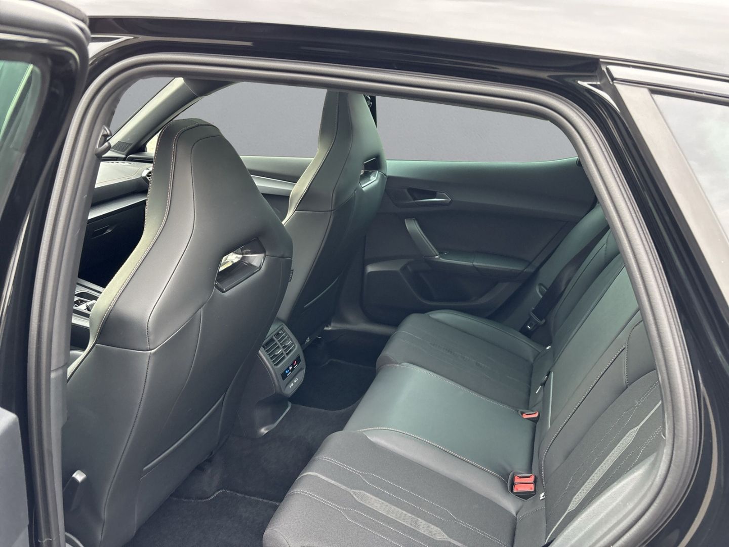 Cupra Formentor VZ e-HYBRID *AHK PANODACH +NAVI+LED*