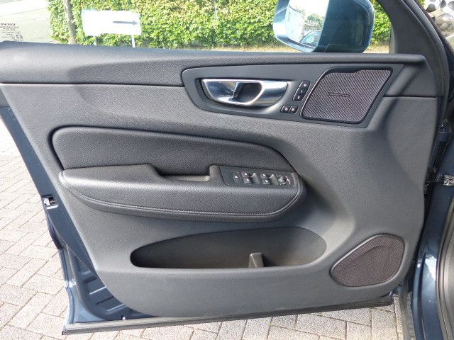 Volvo XC60 Inscription B4 - Samsaru's Car Outlet