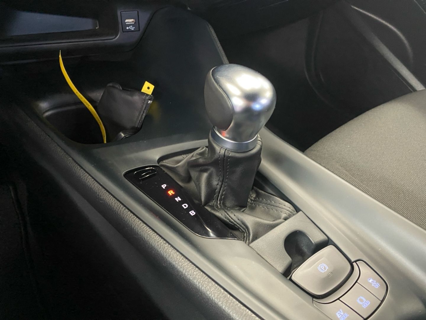 Toyota C-HR 1.8 Hybrid Business-Edition *NAVI*SHZ*Kamer