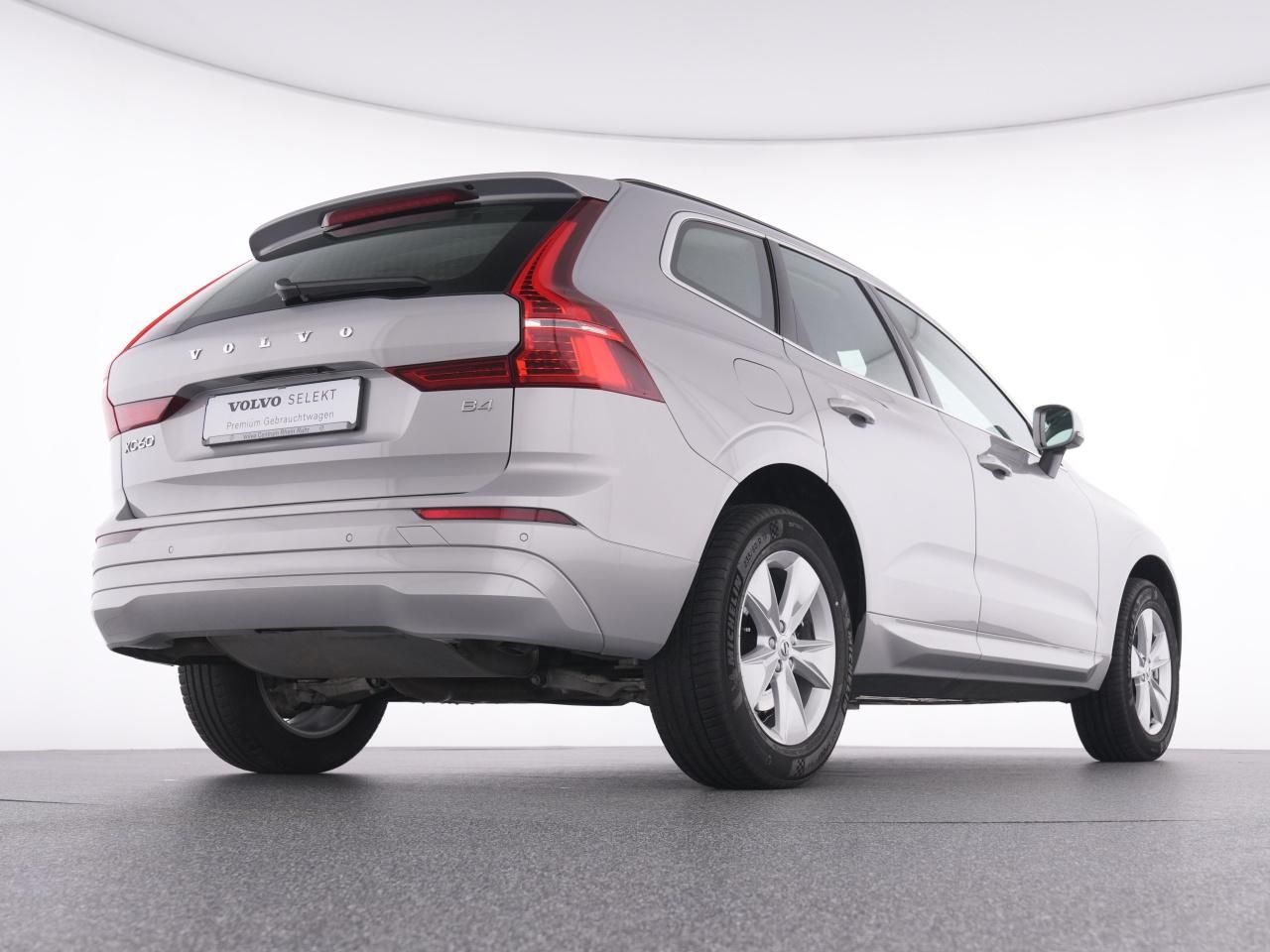 Volvo XC60 B4 Core - Samsaru's Car Outlet