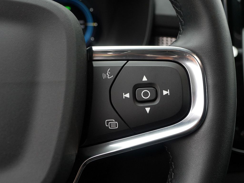 Volvo XC40 Plus Recharge Pure Electric AHK