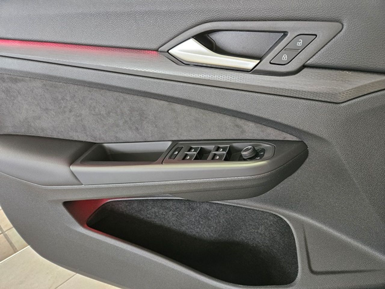 Volkswagen Golf 2.0 TSI GTI DSG - Samsaru's Car Outlet