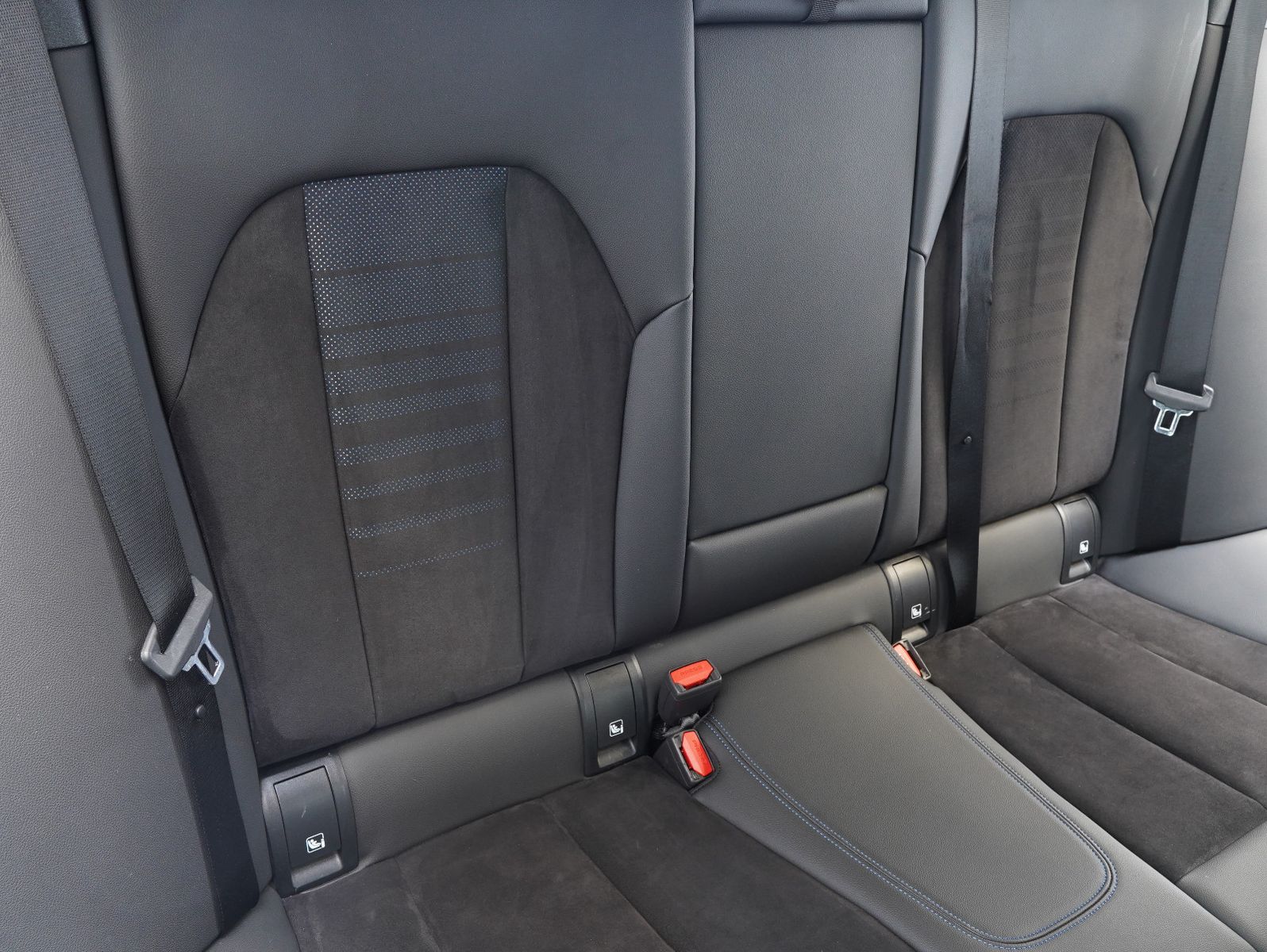 BMW 320 d xDrive Touring M Sport - Samsaru's Car Outlet