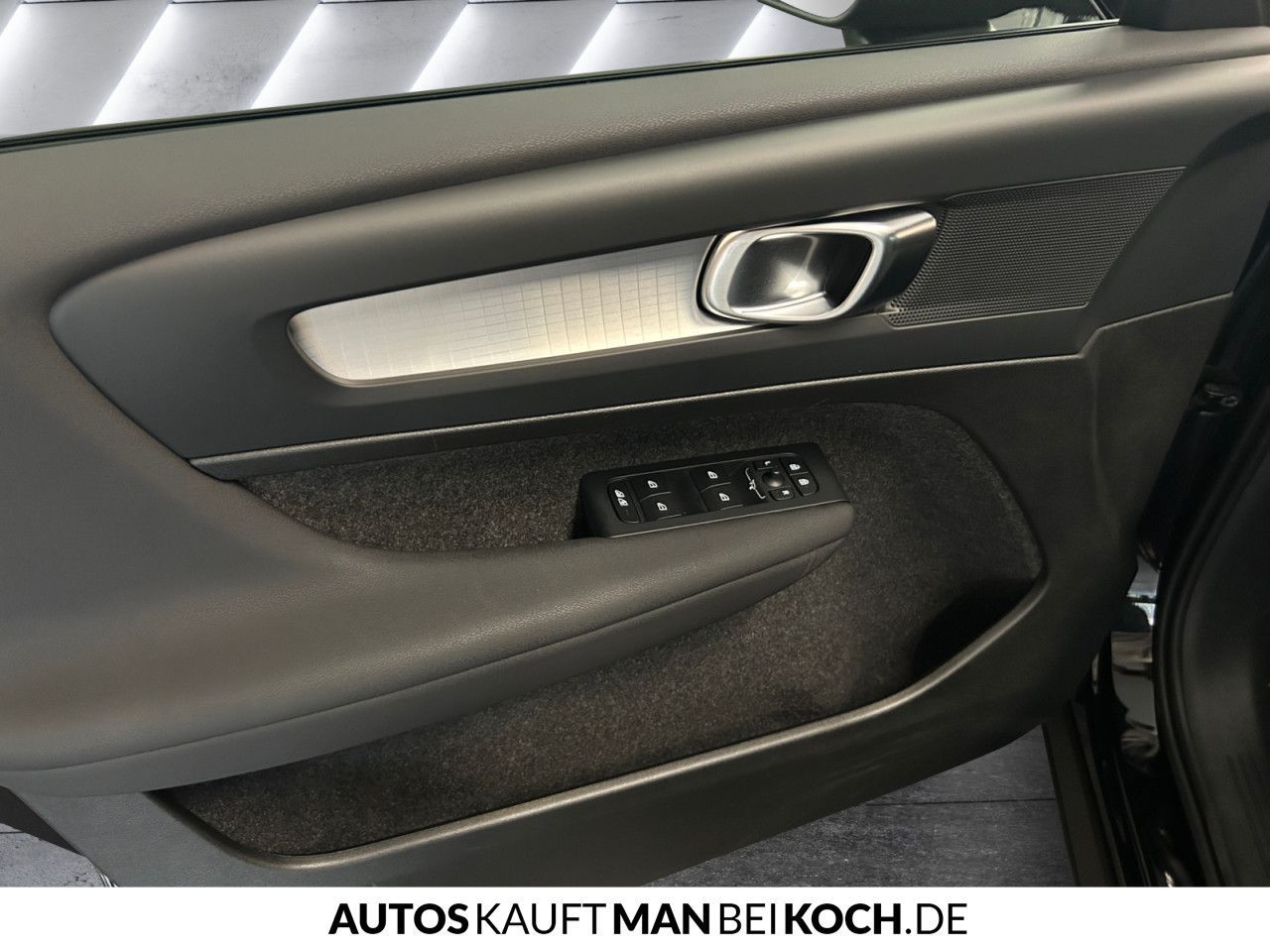 Volvo XC40 B3 DKG Core AHK LED SHZ/LHZ NAVI PDC/CAM!