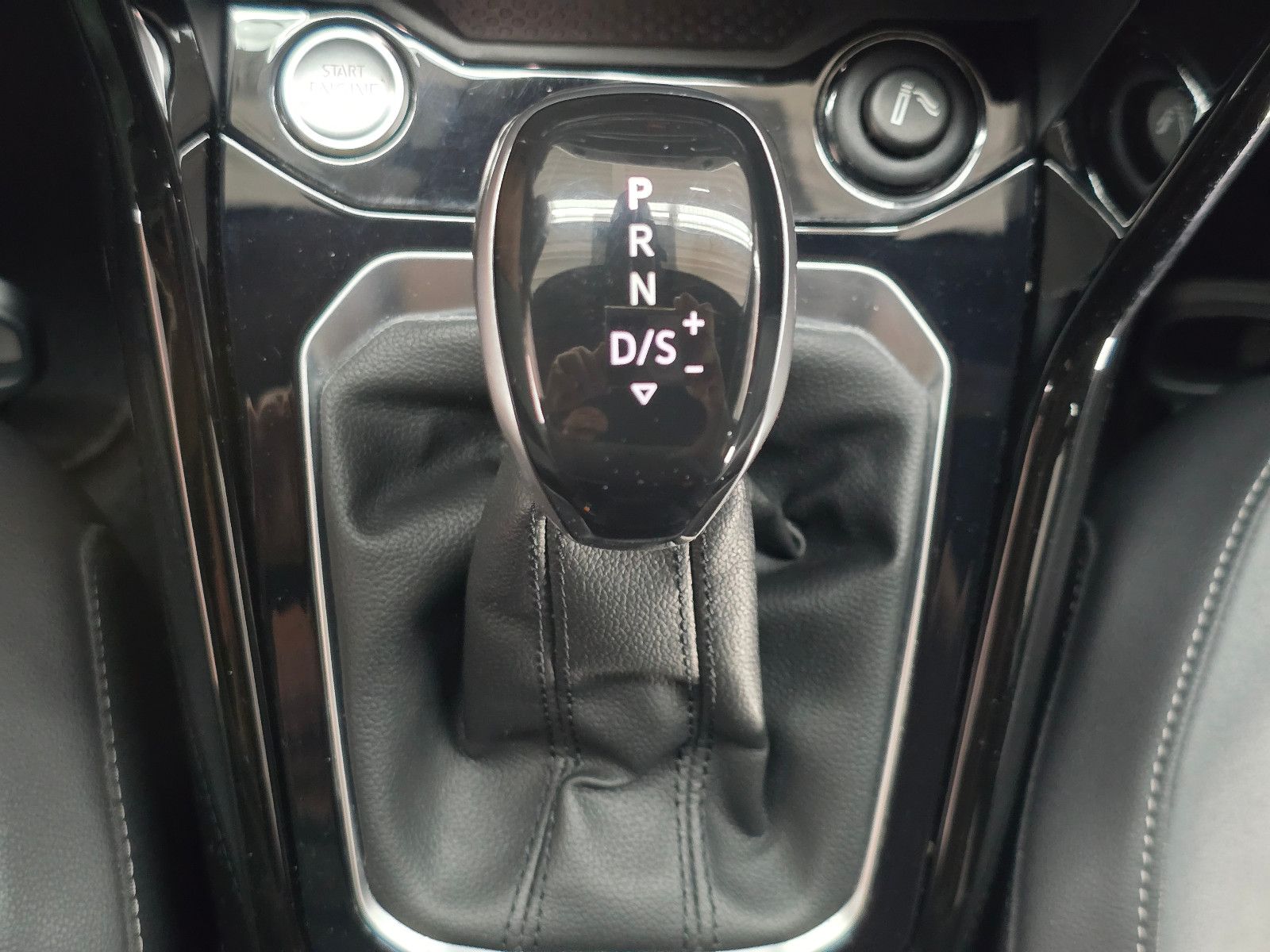 Volkswagen T-Roc R-Line Sport - Samsaru's Car Outlet
