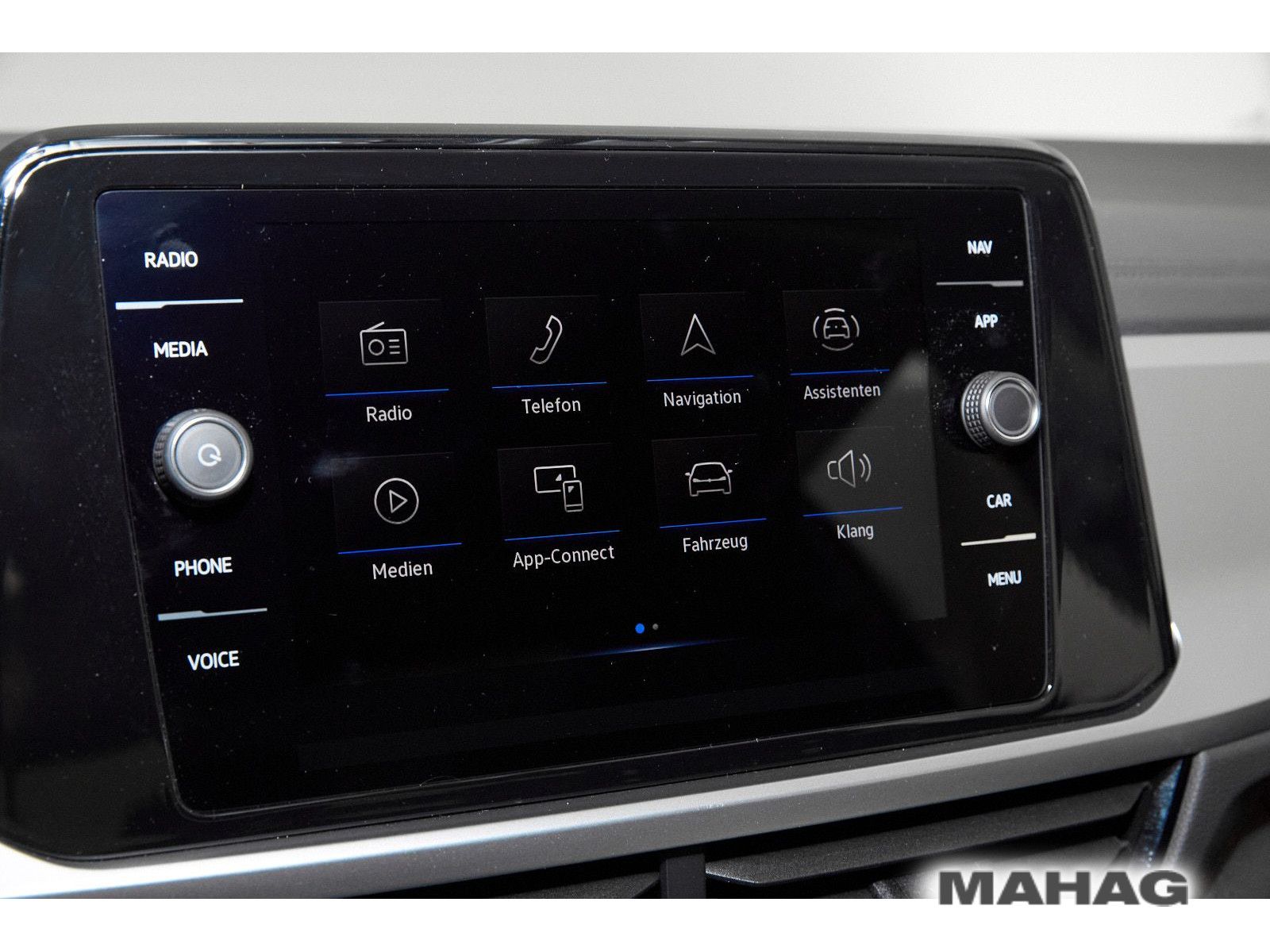 Volkswagen T-ROC 1.5 TSI LIFE - Samsaru's Car Outlet