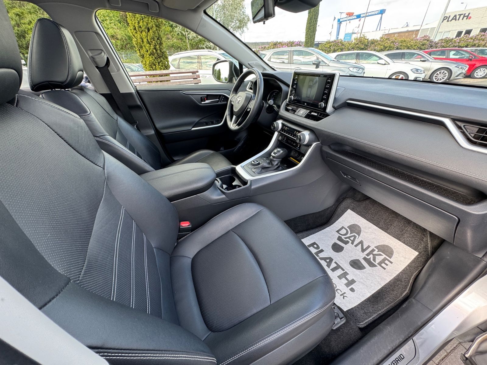 Toyota RAV 4 RAV4 Hybrid 4x4 Lounge - Samsaru's Car Outlet