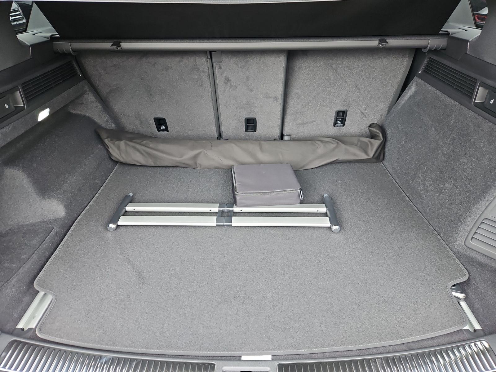 Volkswagen Touareg R-Line Black Style 3.0 TDI 4Motion AHK N