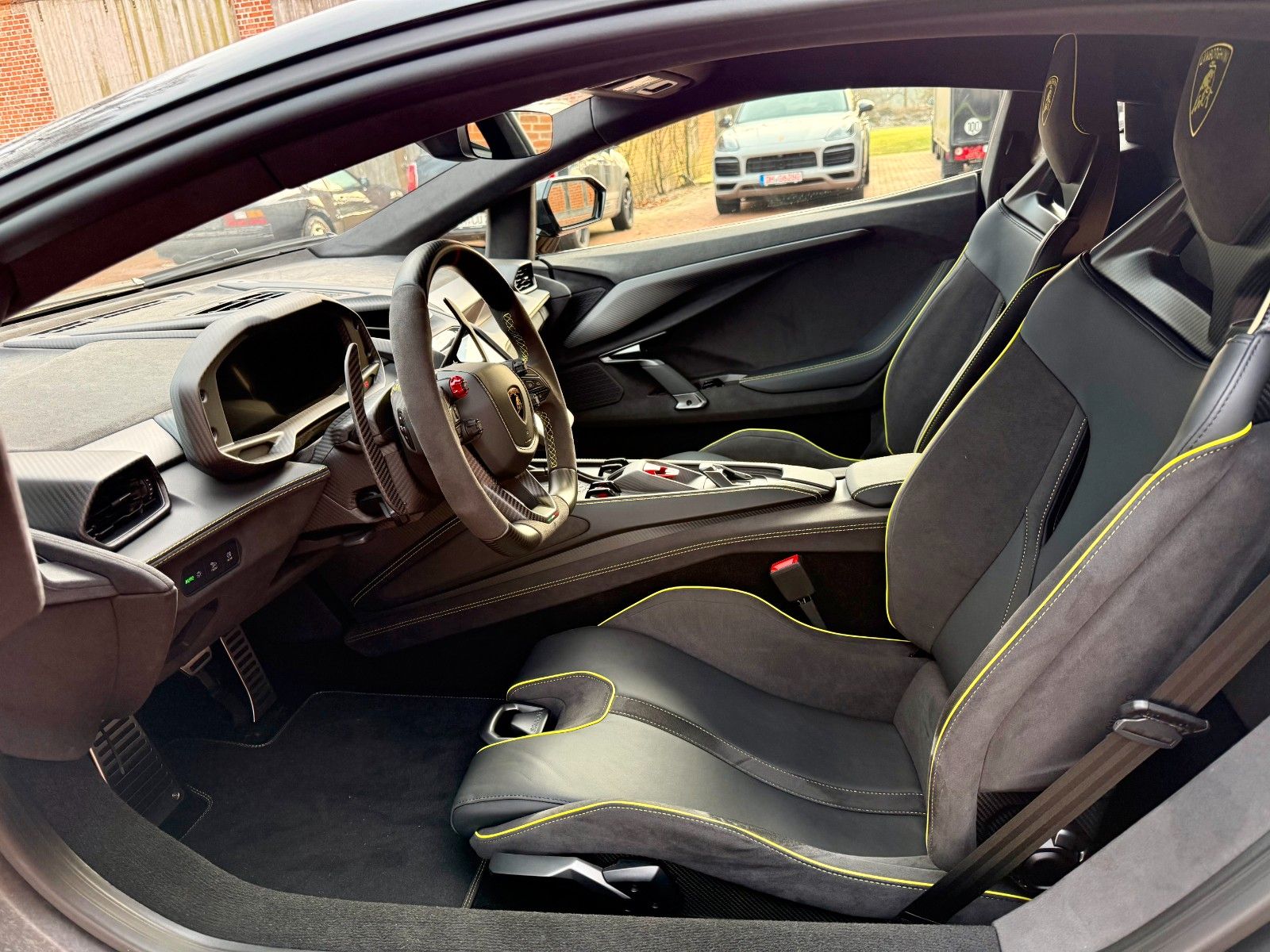 Lamborghini Revuelto V12 MY26/Carbon/PassengerDis/CorsaTex