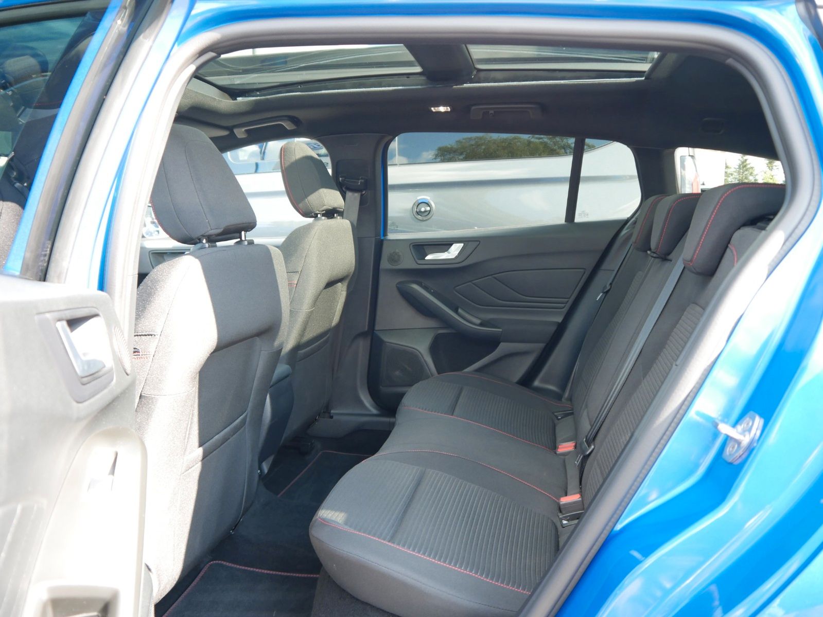 Ford Focus Turnier ST-Line X Autom Matrix Panorama