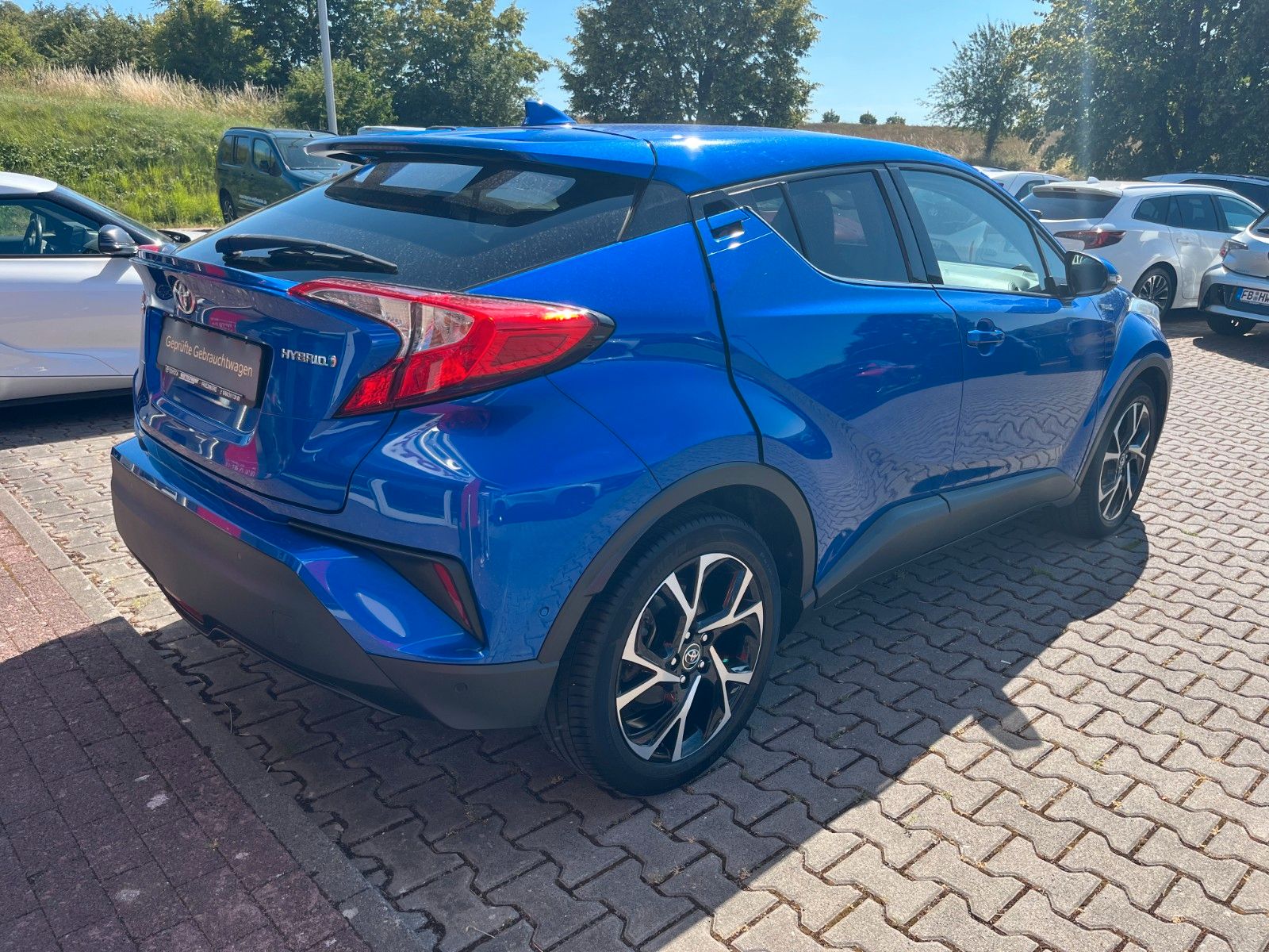 Toyota C-HR Hybrid Club - Samsaru's Car Outlet