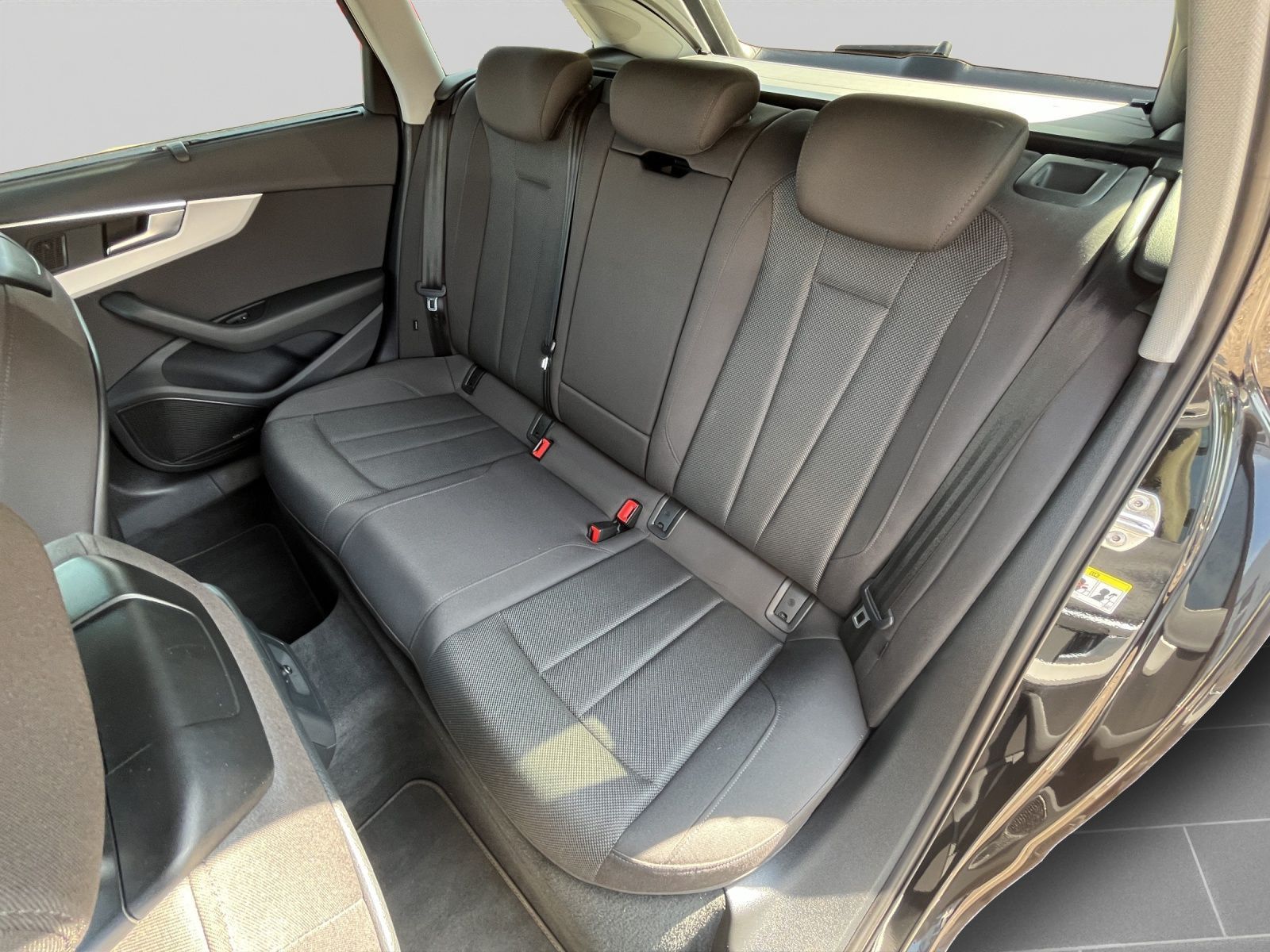 Audi A4 Avant 35 TFSI - Samsaru's Car Outlet