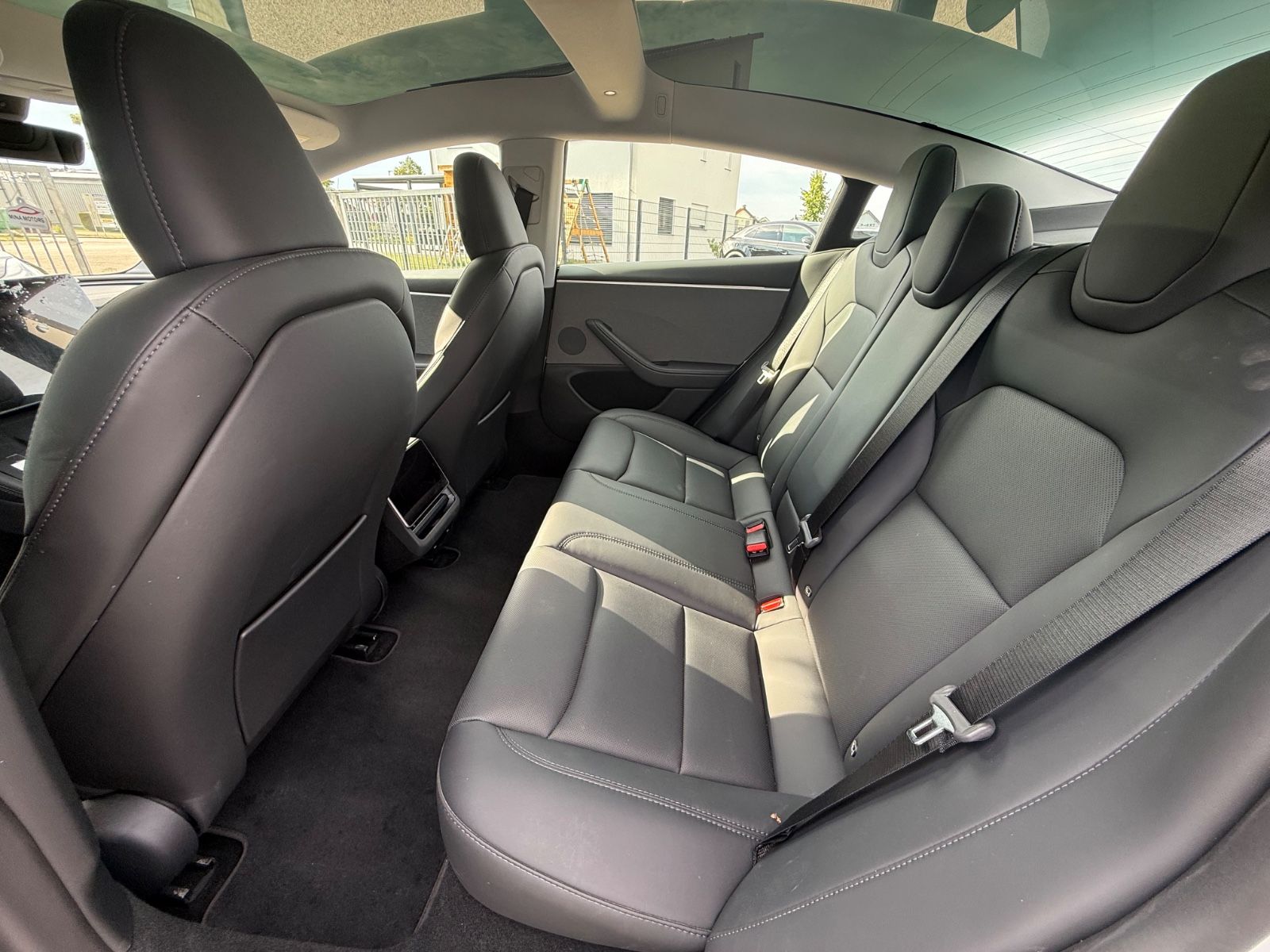 Tesla Model 3 RWD Plus NEW-Model