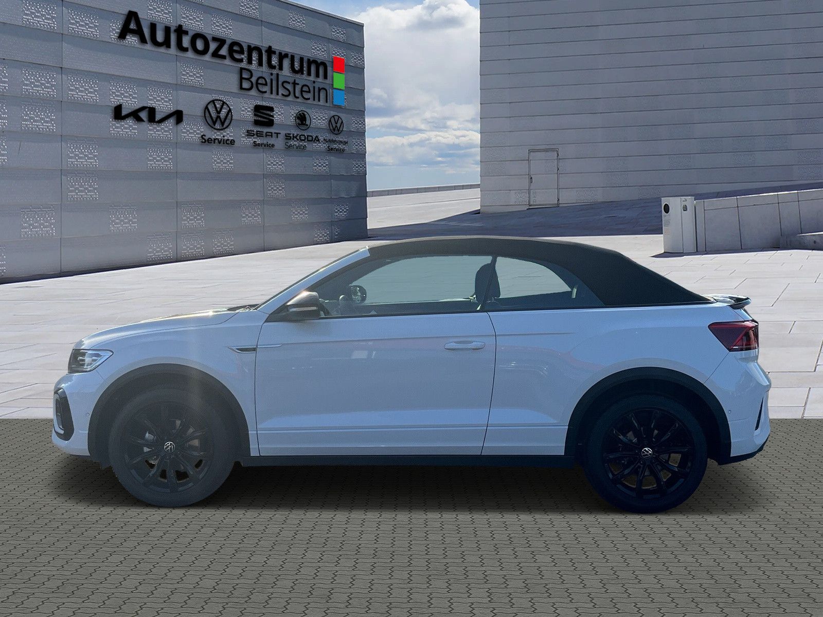 Volkswagen T-Roc R-Line - Samsaru's Car Outlet