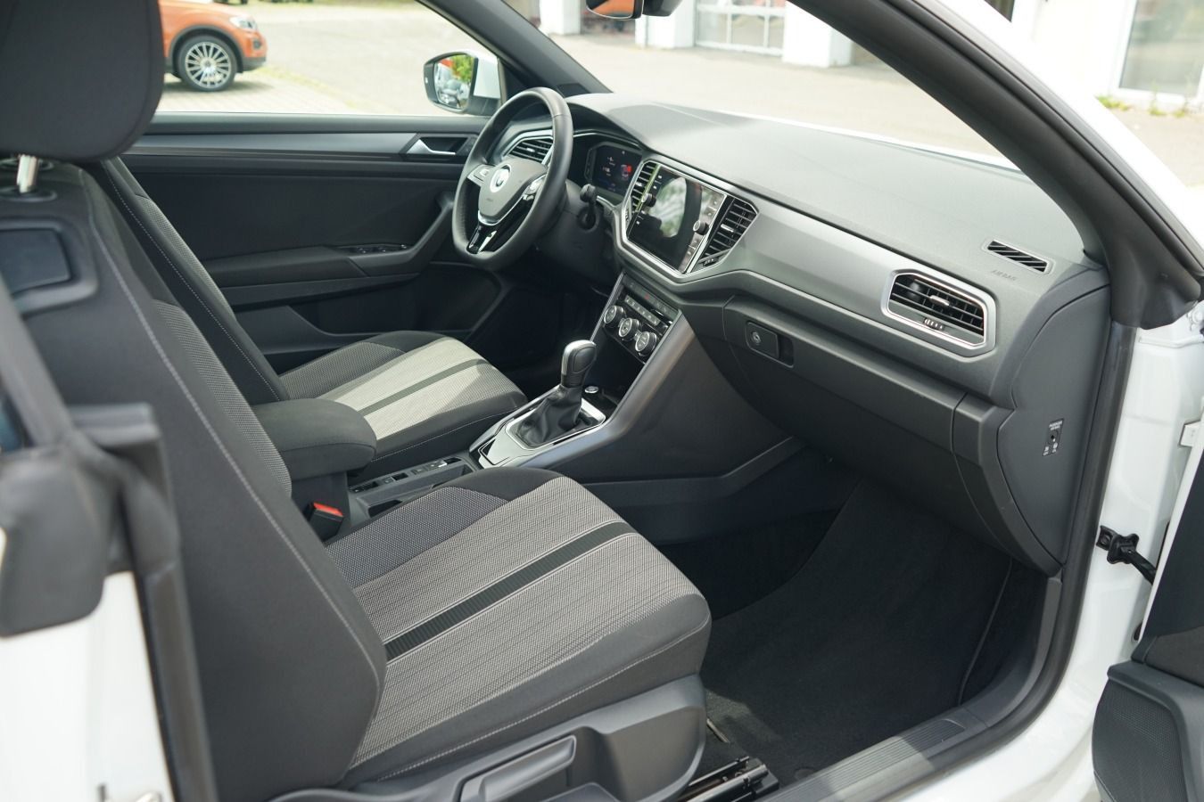 Volkswagen T-Roc 1.5TSI Style - Samsaru's Car Outlet