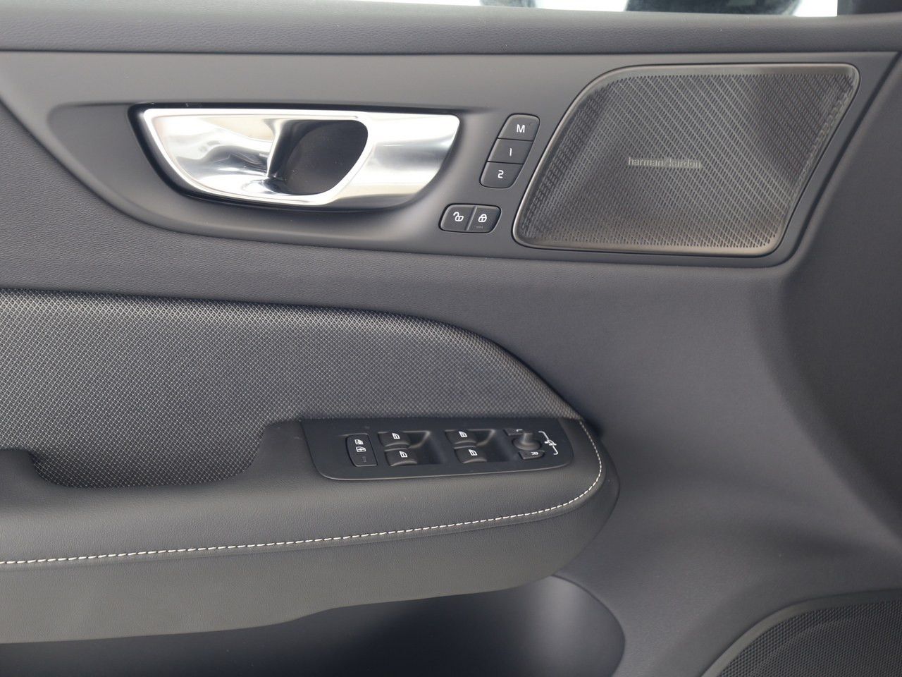 Volvo S60 B4 Plus Dark !!STANDHZG.+PANO+360°+ACC+BLIS!