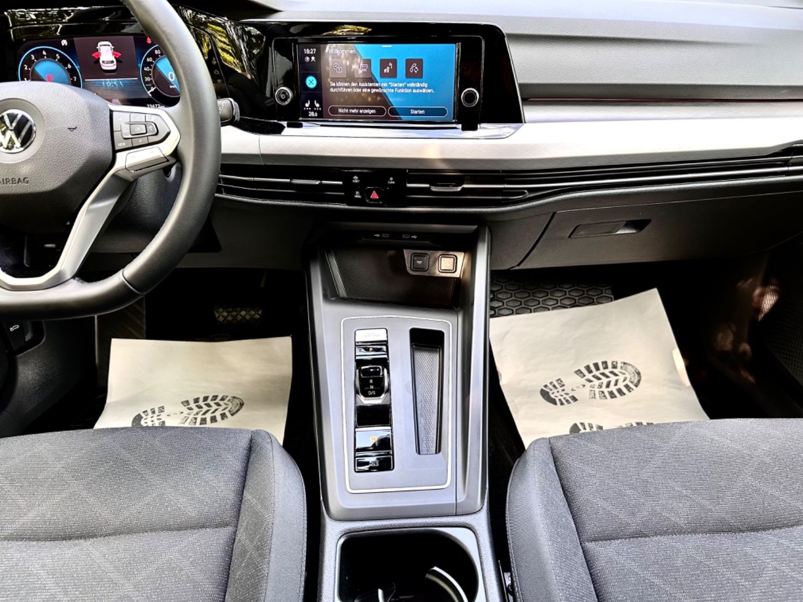 Volkswagen Golf VIII Lim.Life eTSI Automatik - Samsaru's Car Outlet