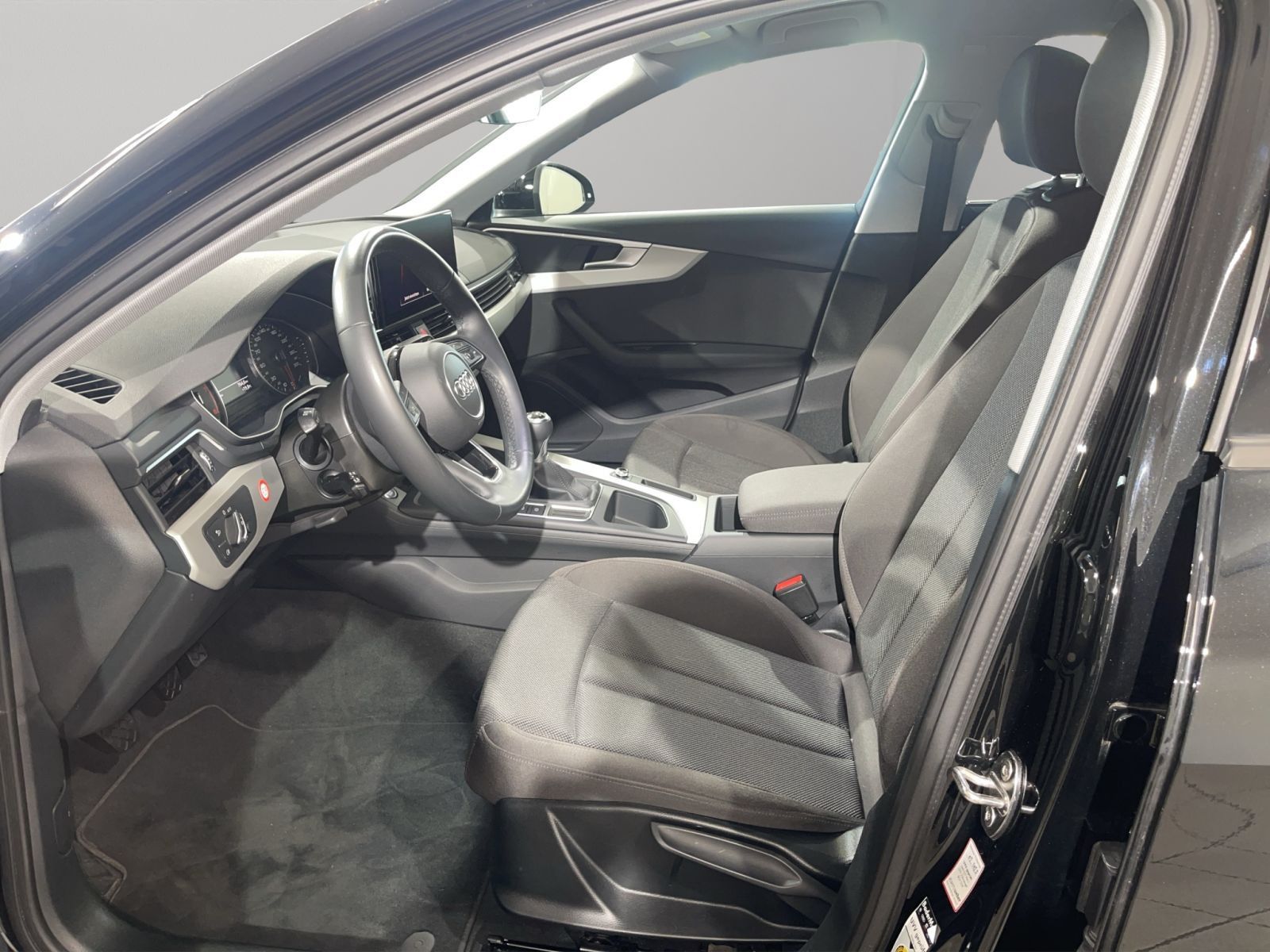 Audi A4 Avant 35 TFSI - Samsaru's Car Outlet