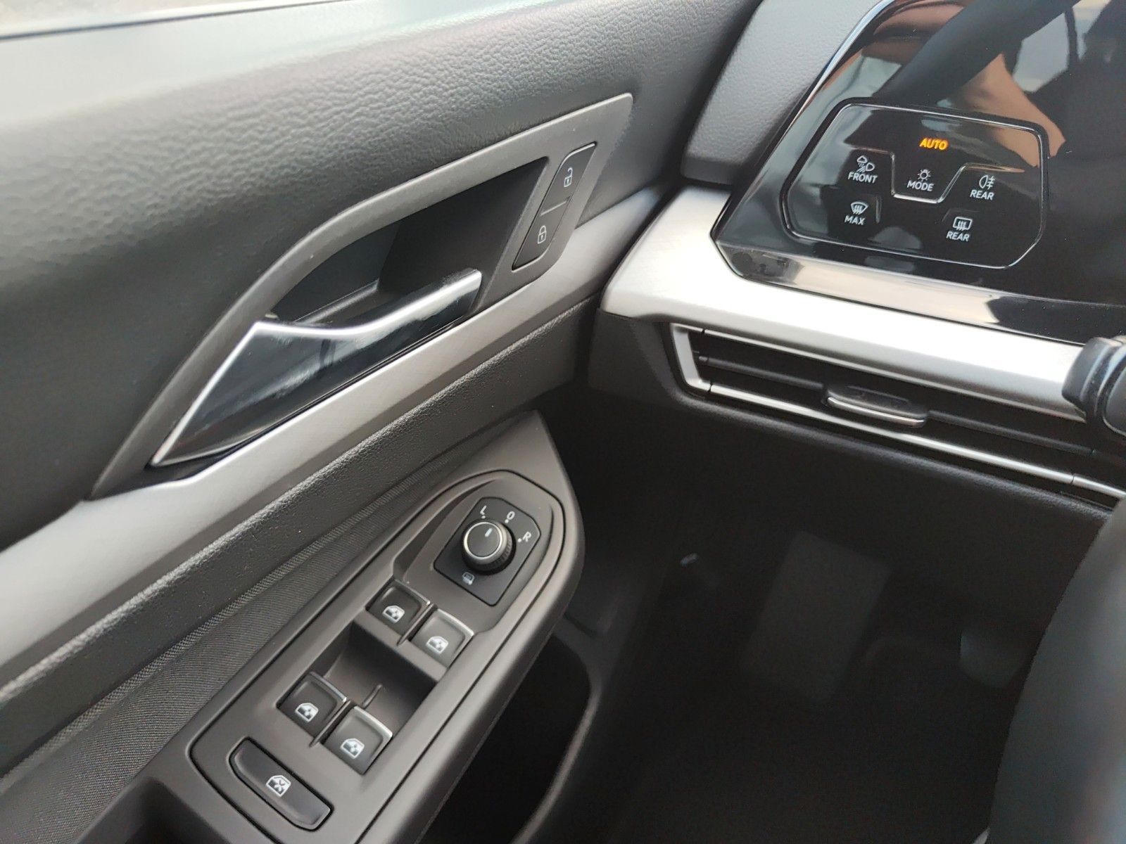 Volkswagen Golf VIII Variant 1.5 TSI - Samsaru's Car Outlet