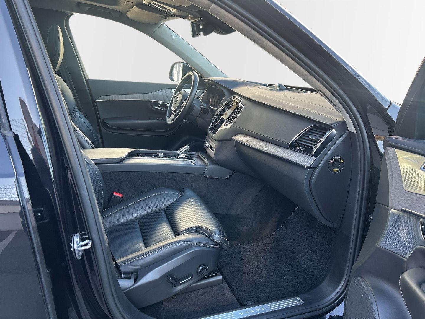 Volvo XC90 B5 Diesel AWD Ultimate Dark - Samsaru's Car Outlet