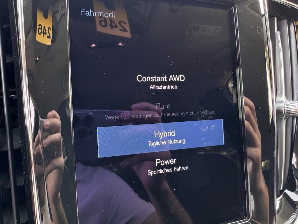 Volvo V60 R-Design Expression Recharge Plug-In Hybrid