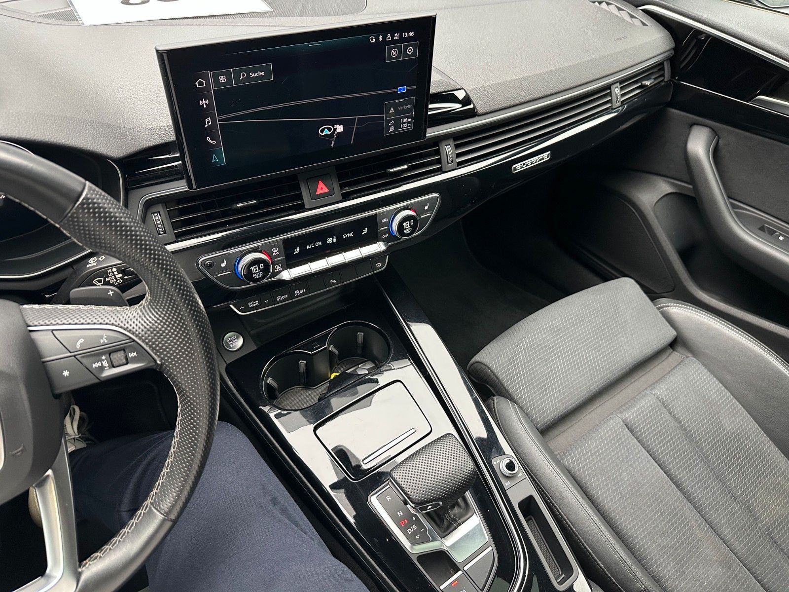Audi A4 Avant 40 TDI quattro S-Line *PANORAMA*Matrix*