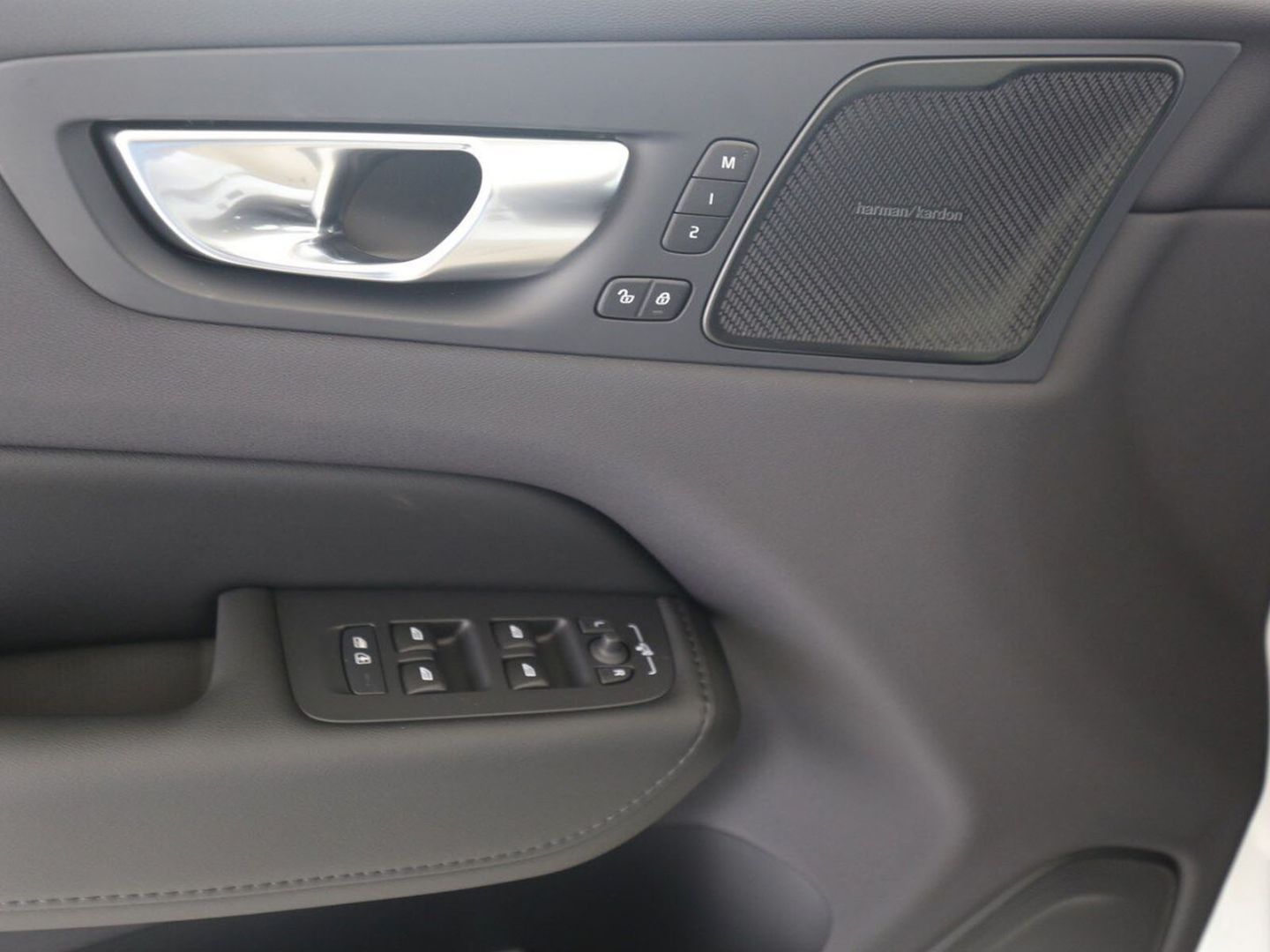 Volvo XC60 T6 Plus Dark Recharge Plug-In Hybrid AWD EU