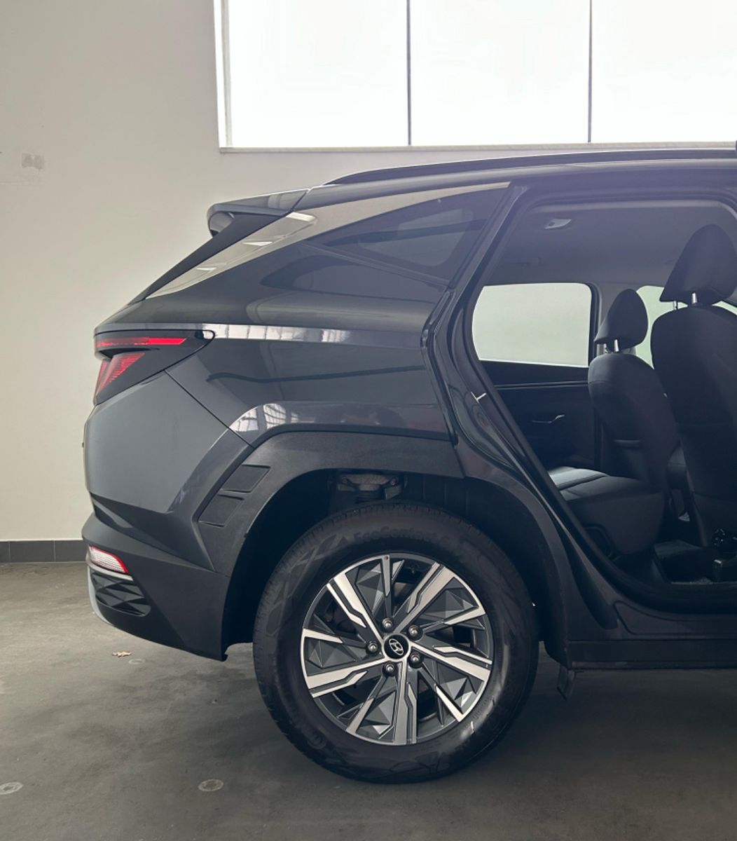 Hyundai Tucson - Samsaru's Car Outlet