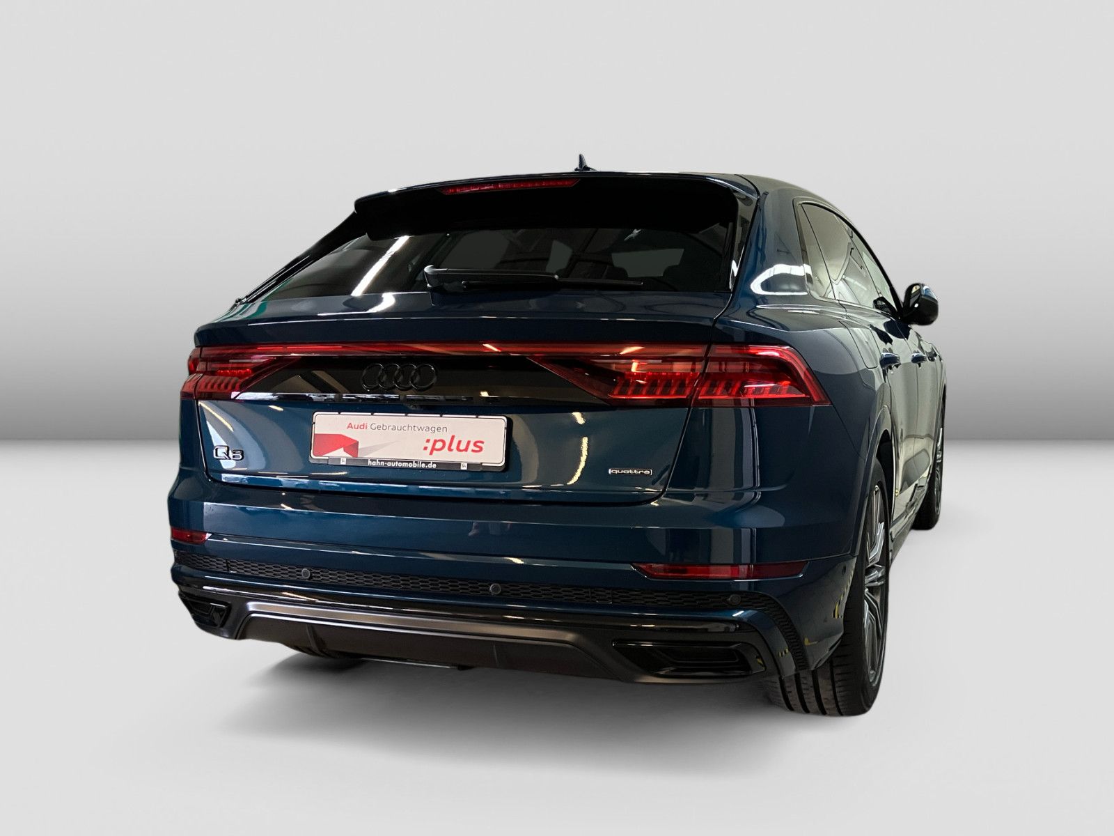 Audi Q8 55 TFSI quattro S line - Samsaru's Car Outlet
