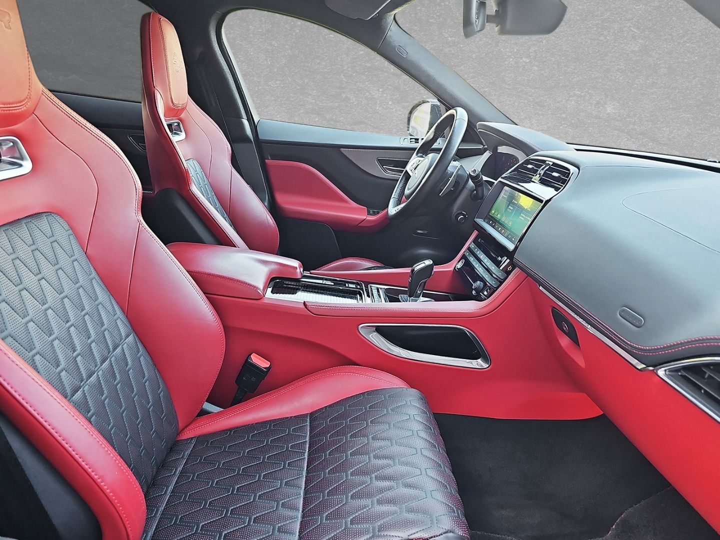Jaguar F-Pace SVR