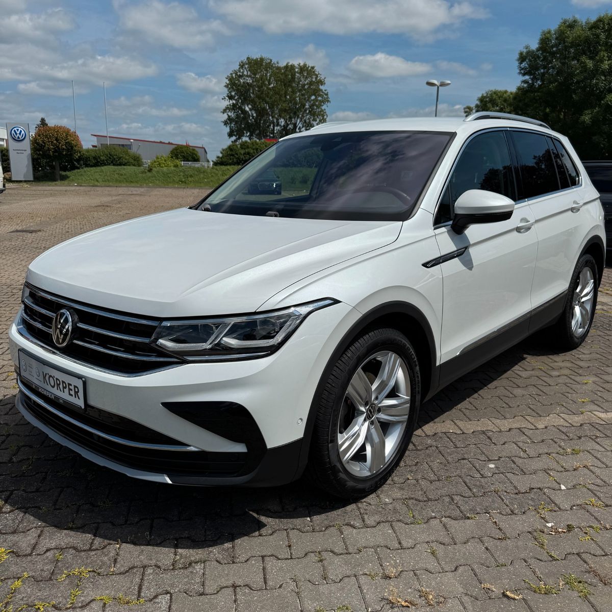 Volkswagen Tiguan Elegance 2.0 TDI - Samsaru's Car Outlet