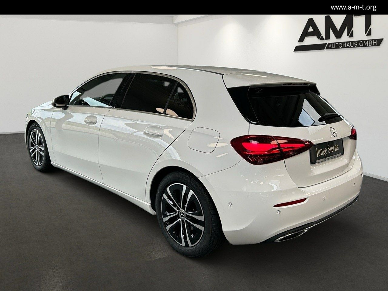 Mercedes-Benz A 200 Progressive Line - Samsaru's Car Outlet
