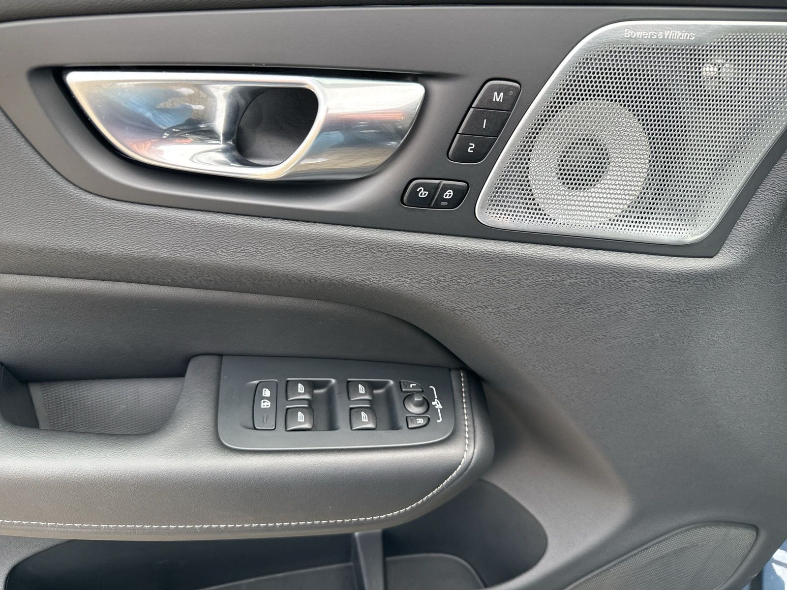 Volvo XC60 B5 Ultra Dark AWD !!! VOLLAUSSTATTUNG !!!