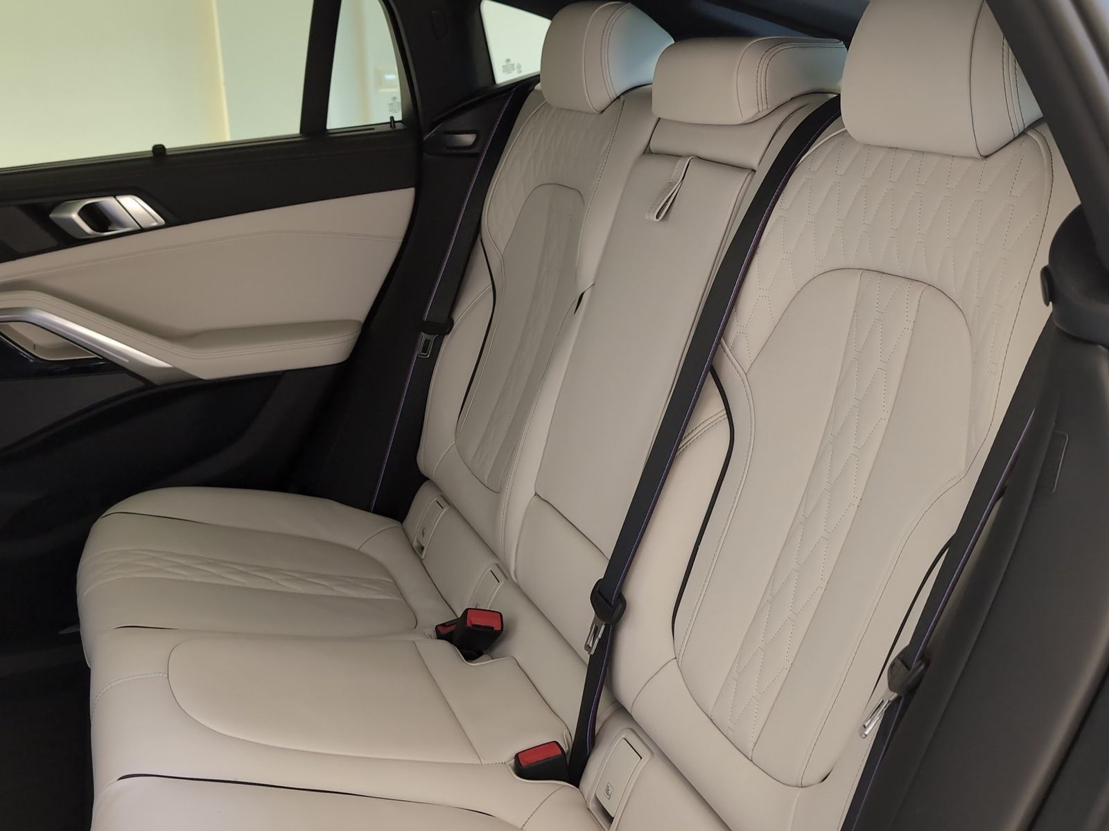 BMW X6 xDrive40d M Sport Pro Navi/LED/AHK/RFK/Pano N