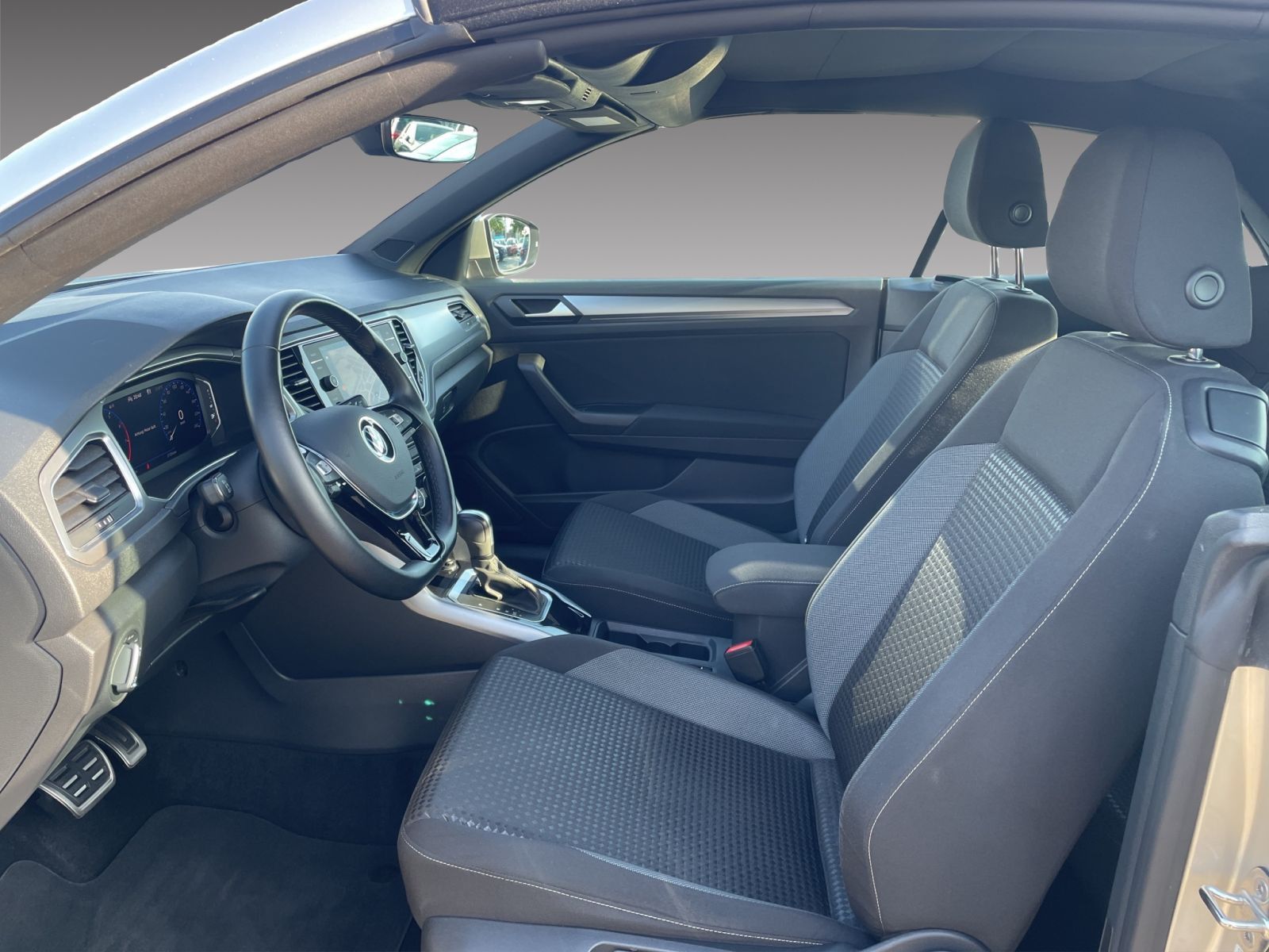 Volkswagen T-Roc 1.5 TSI Active - Samsaru's Car Outlet