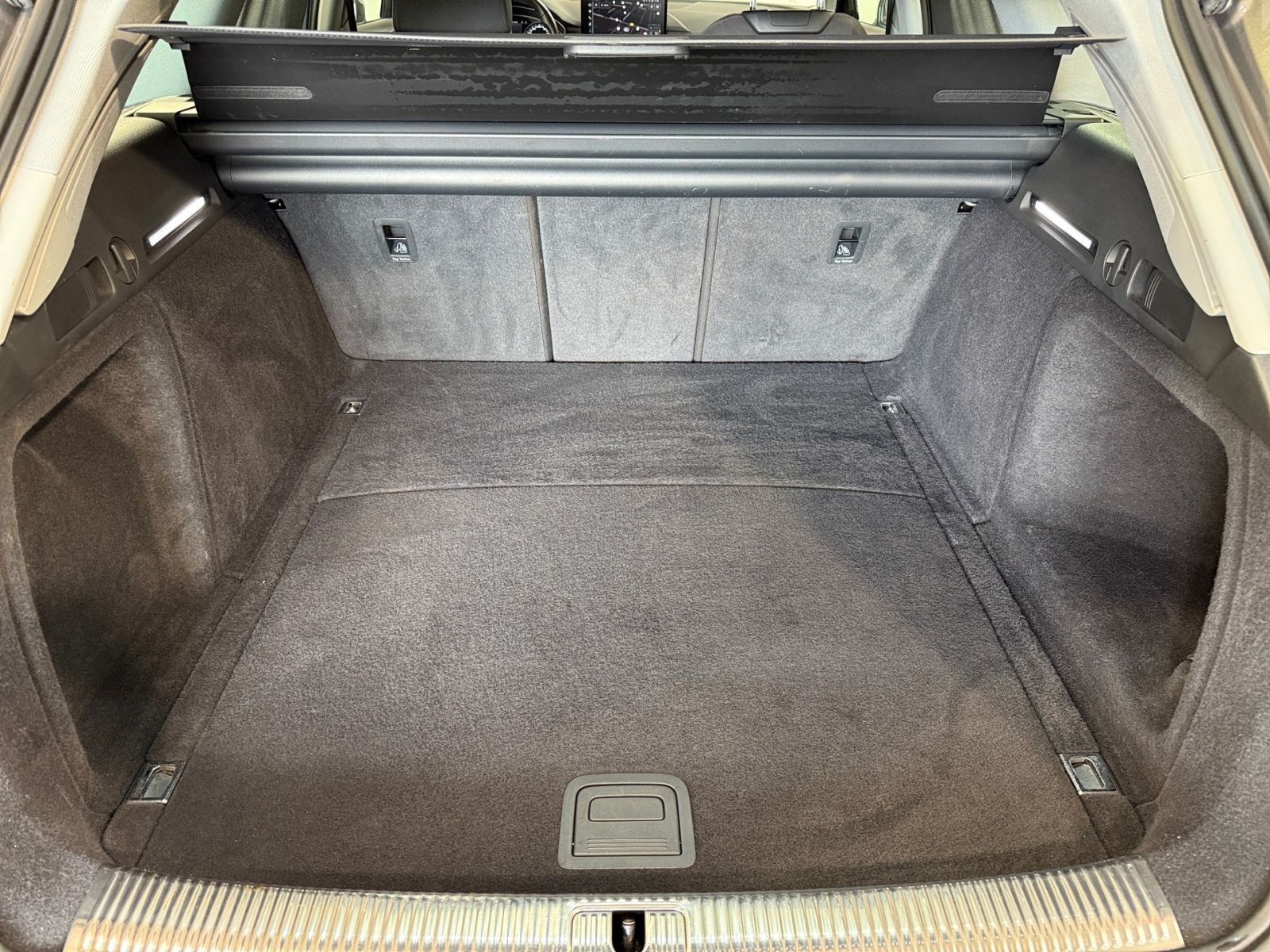 Audi A4 Avant 35 TFSI S TRONIC - Samsaru's Car Outlet