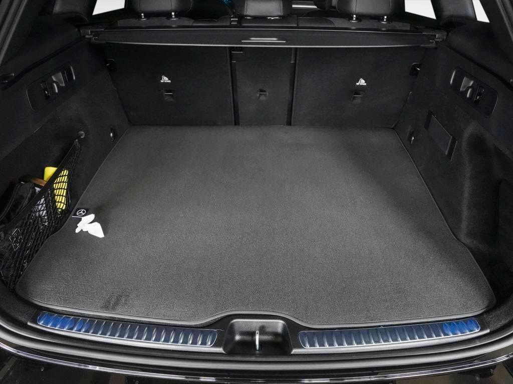Mercedes-Benz GLC 200 AMG-DISTRONIC-PANO-AHK-MEMORY-UVP 74.200
