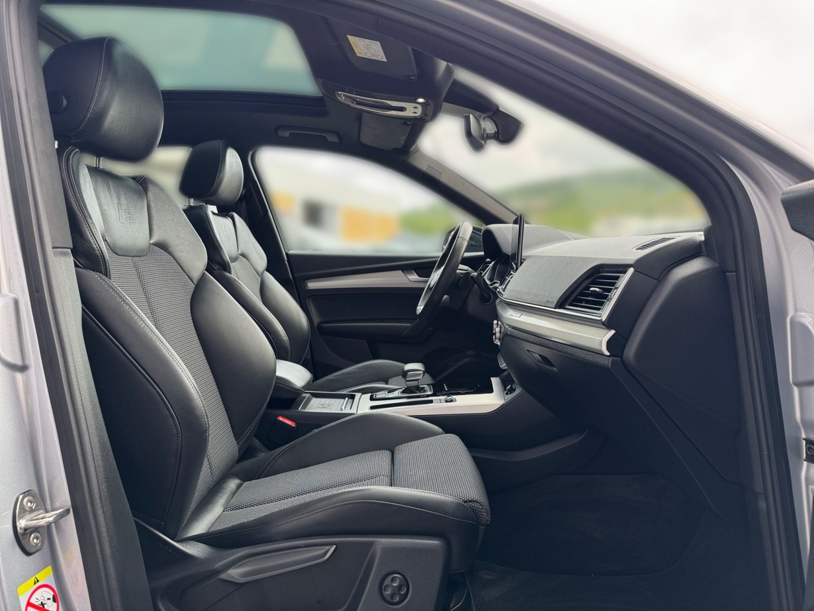 Audi Q5 S line 55TFSIe qu - Samsaru's Car Outlet