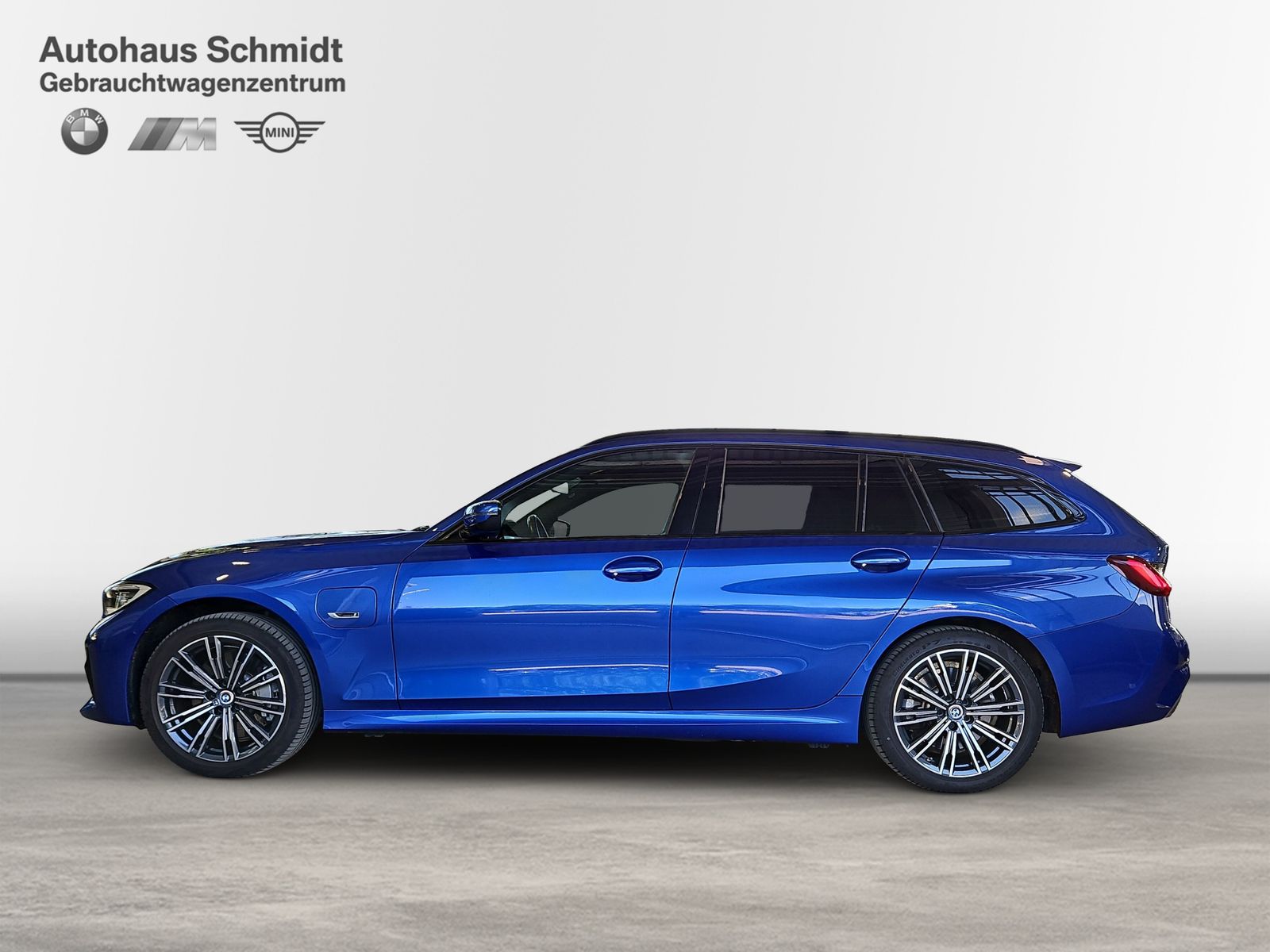 BMW 330e xDrive Touring M Sportpaket - Samsaru's Car Outlet