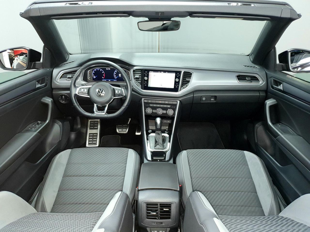 Volkswagen T-Roc 1.5TSI DSG R-Line - Samsaru's Car Outlet