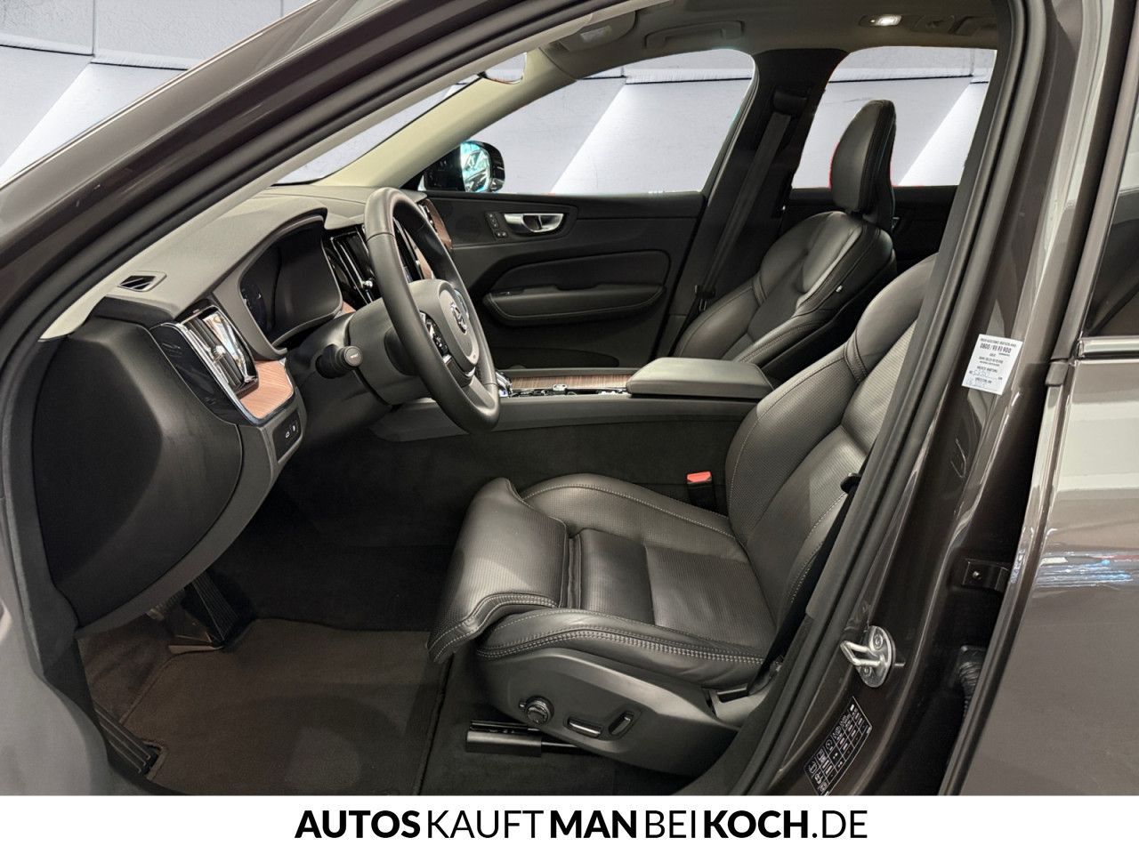 Volvo XC60 T6 Recharge AWD Plus Dark AHK PANO STDHz!