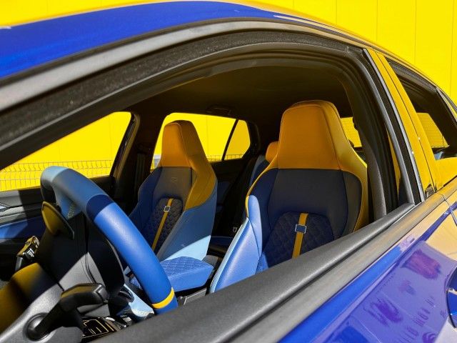 Volkswagen Golf VIII 2.0 TSI DSG R 4Motion - Samsaru's Car Outlet