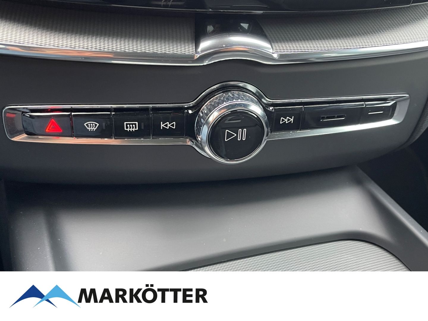 Volvo XC60 T6 AWD Recharge R Design - Samsaru's Car Outlet