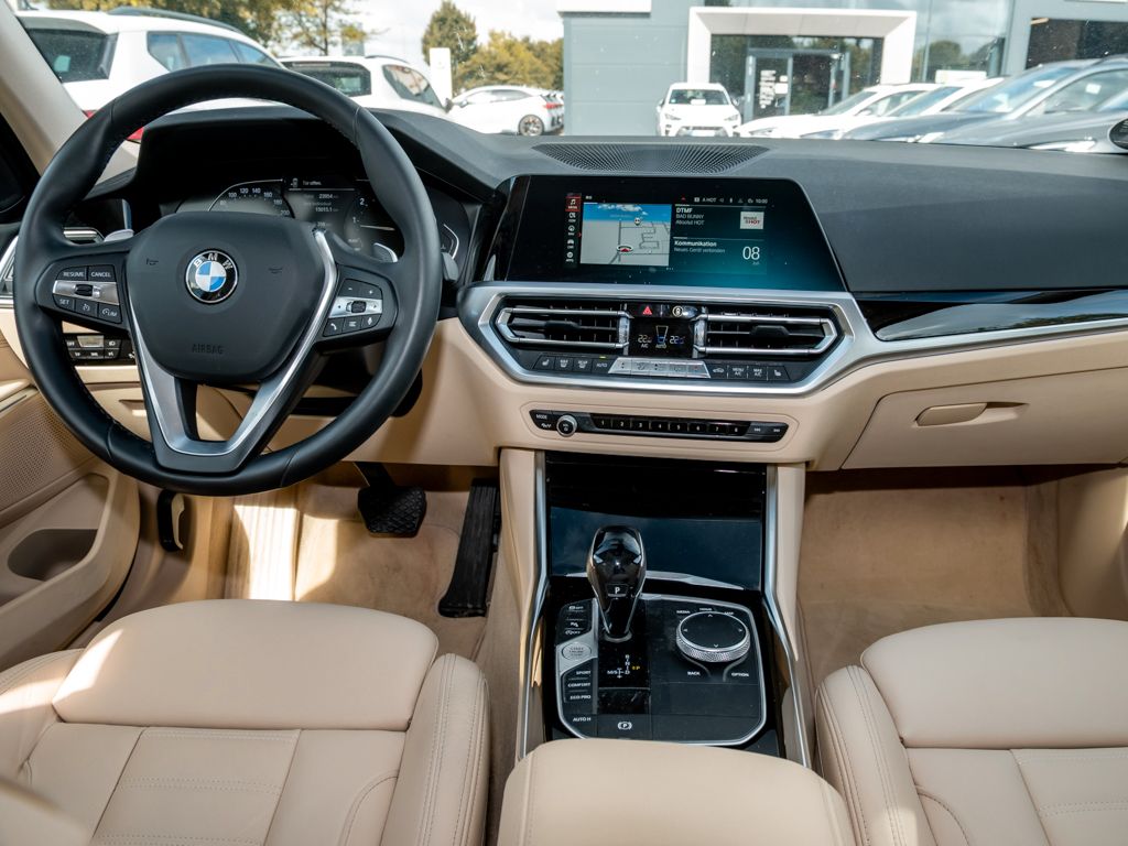 BMW 320 i Sport Line - Samsaru's Car Outlet