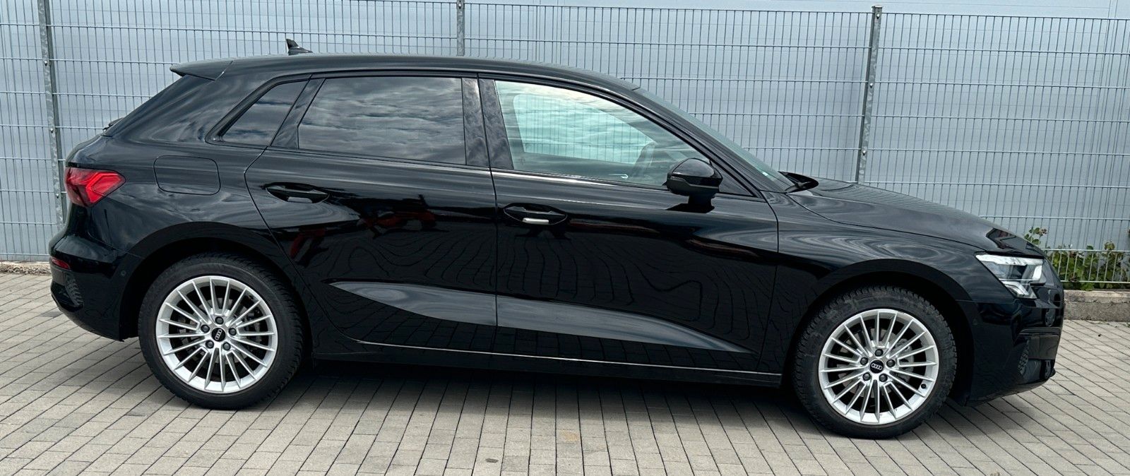 Audi A3 Sportback 35 TFSI LEDER,NAVI,SPUR,ABSTAND,