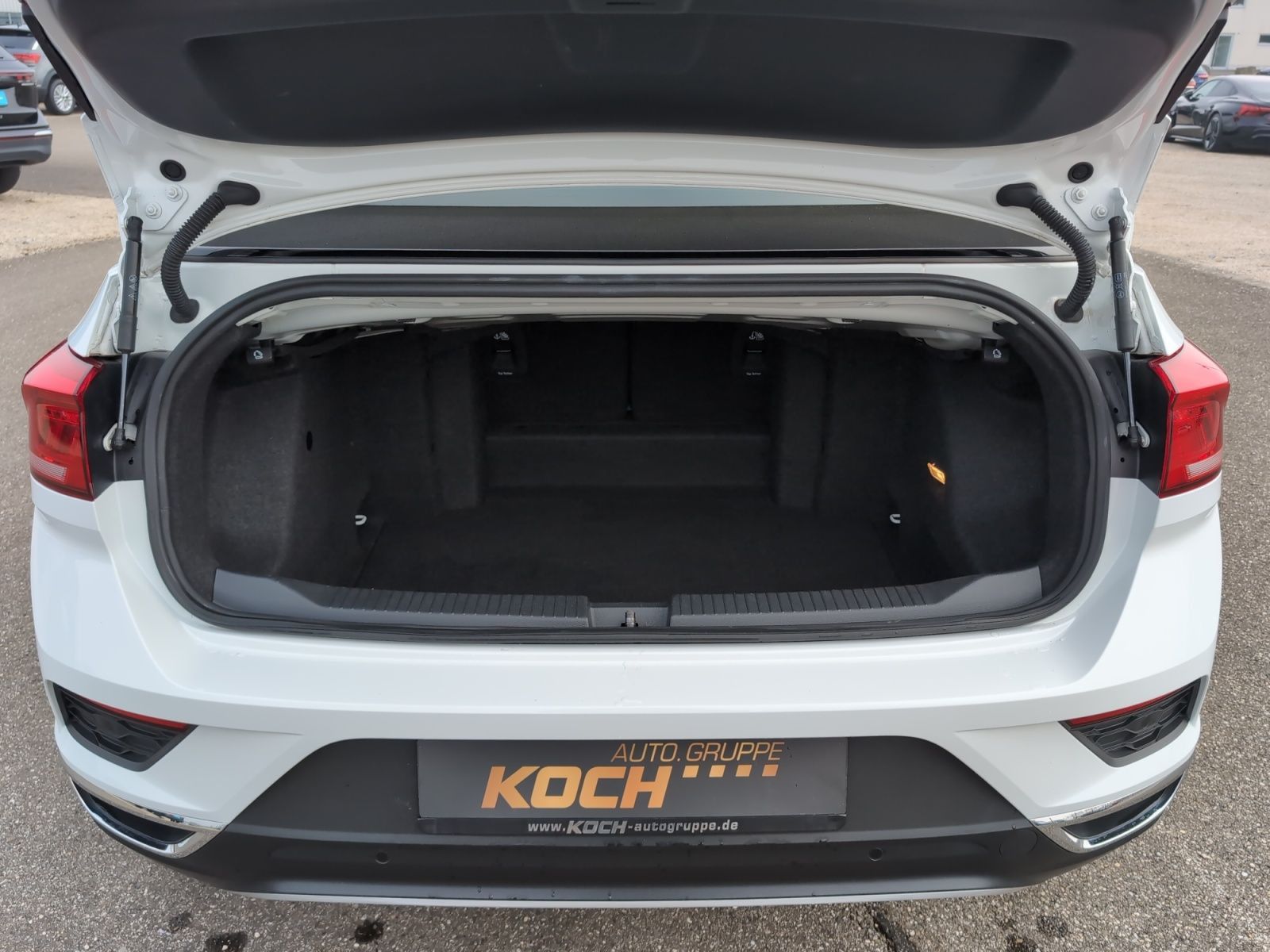 Volkswagen T-Roc 1.5 TSI Style DSG - Samsaru's Car Outlet