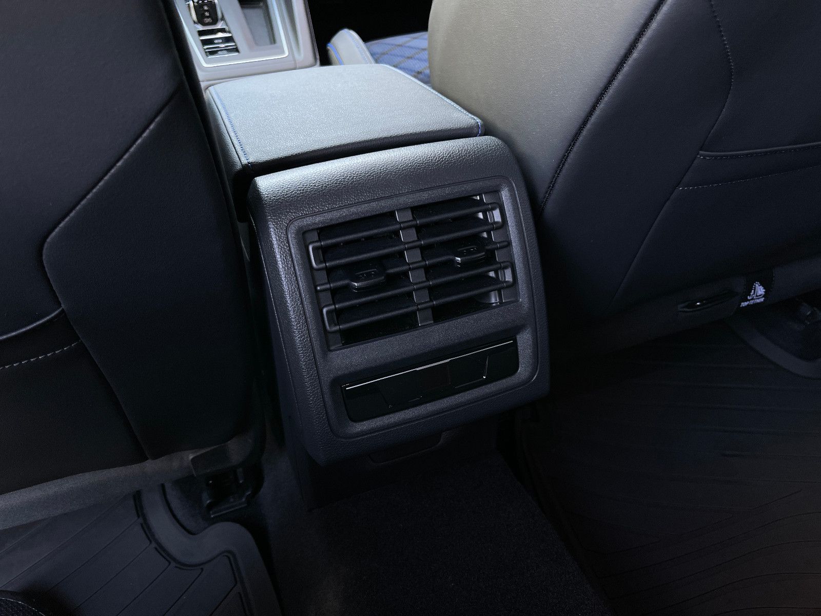 Volkswagen Golf R Variant 2.0TSi 4Motion DSG - Samsaru's Car Outlet