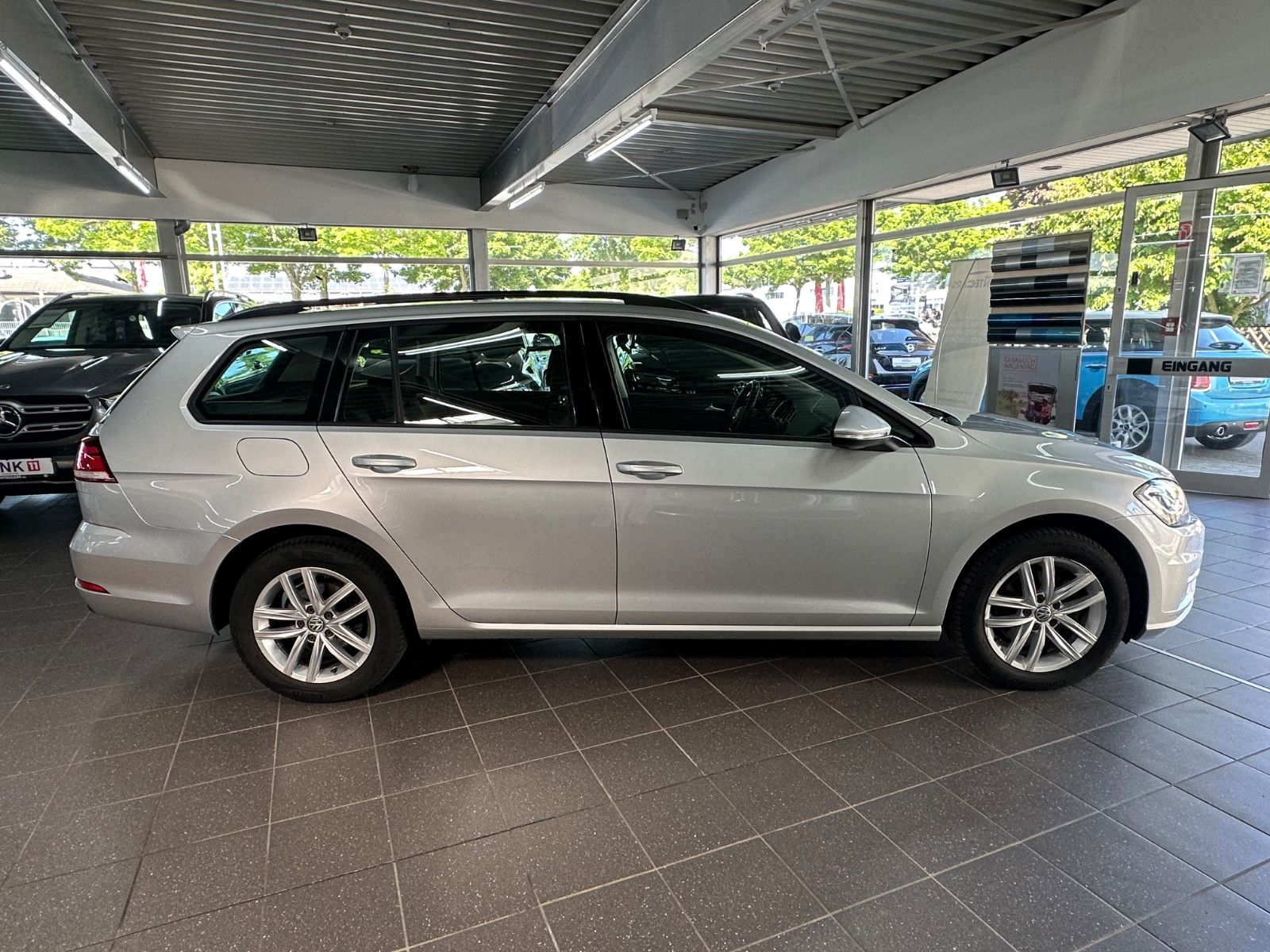 Volkswagen Golf VII 2.0 TDI Var. Comfortline - Samsaru's Car Outlet