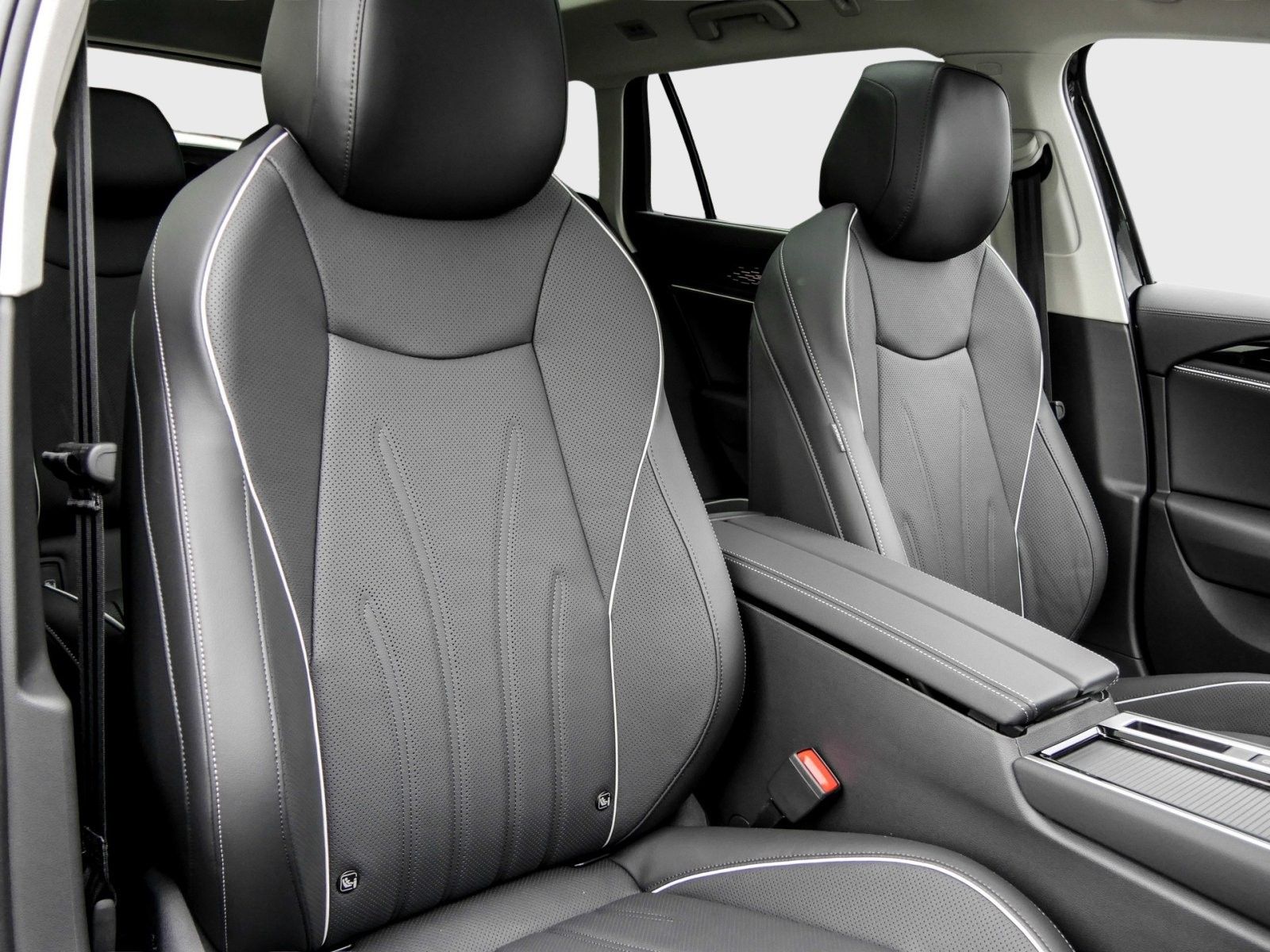 Volkswagen Passat Variant Elegance eHybrid IQ.Light AHK Nav