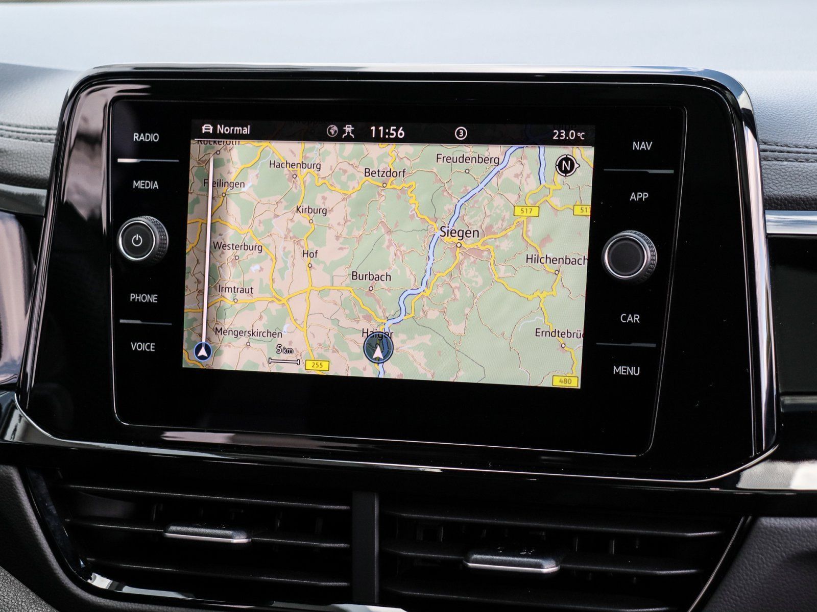 Volkswagen T-Roc R-Line 1.5 TSI - Samsaru's Car Outlet